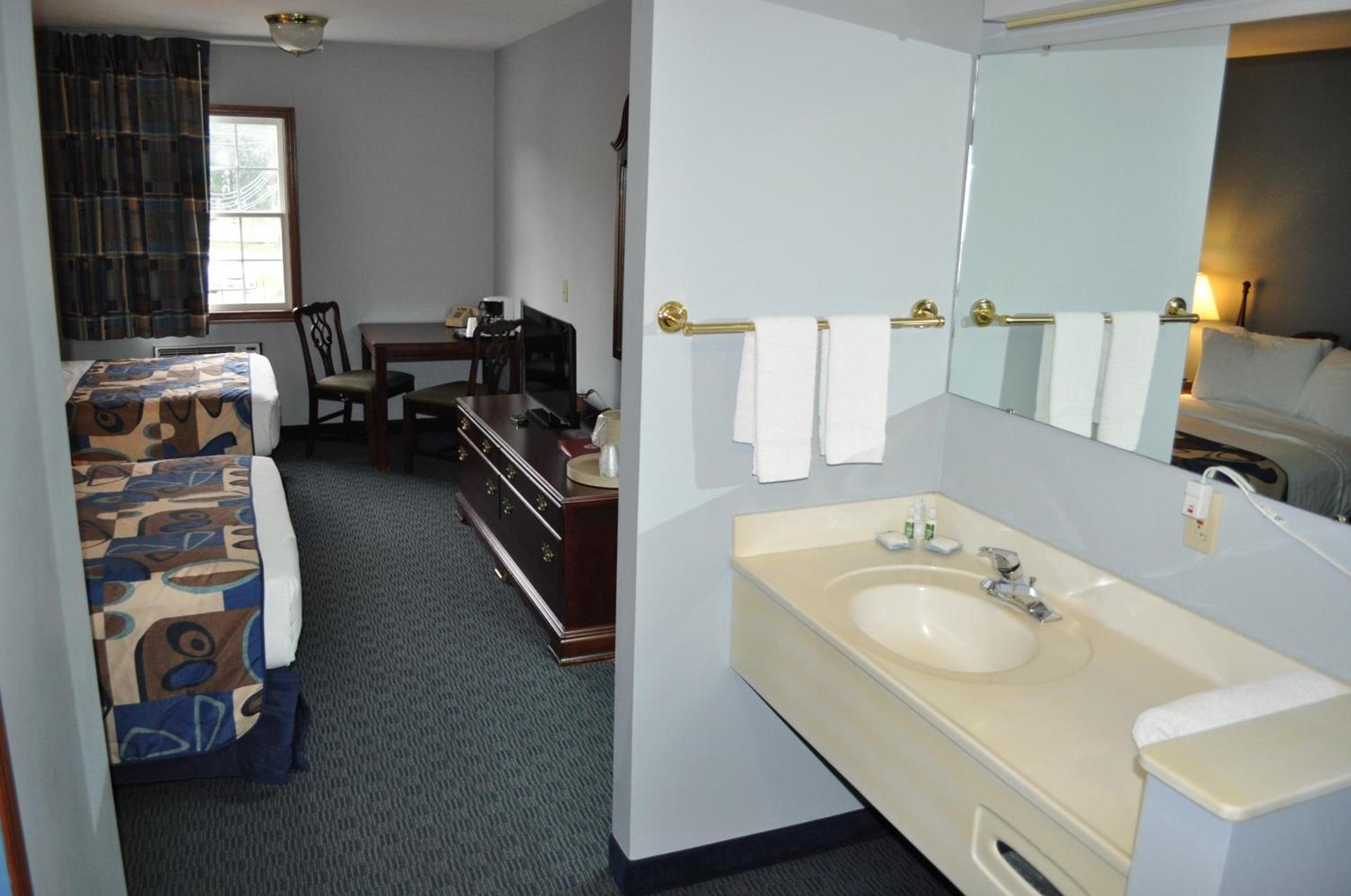 Grand Islander Hotel photo 2