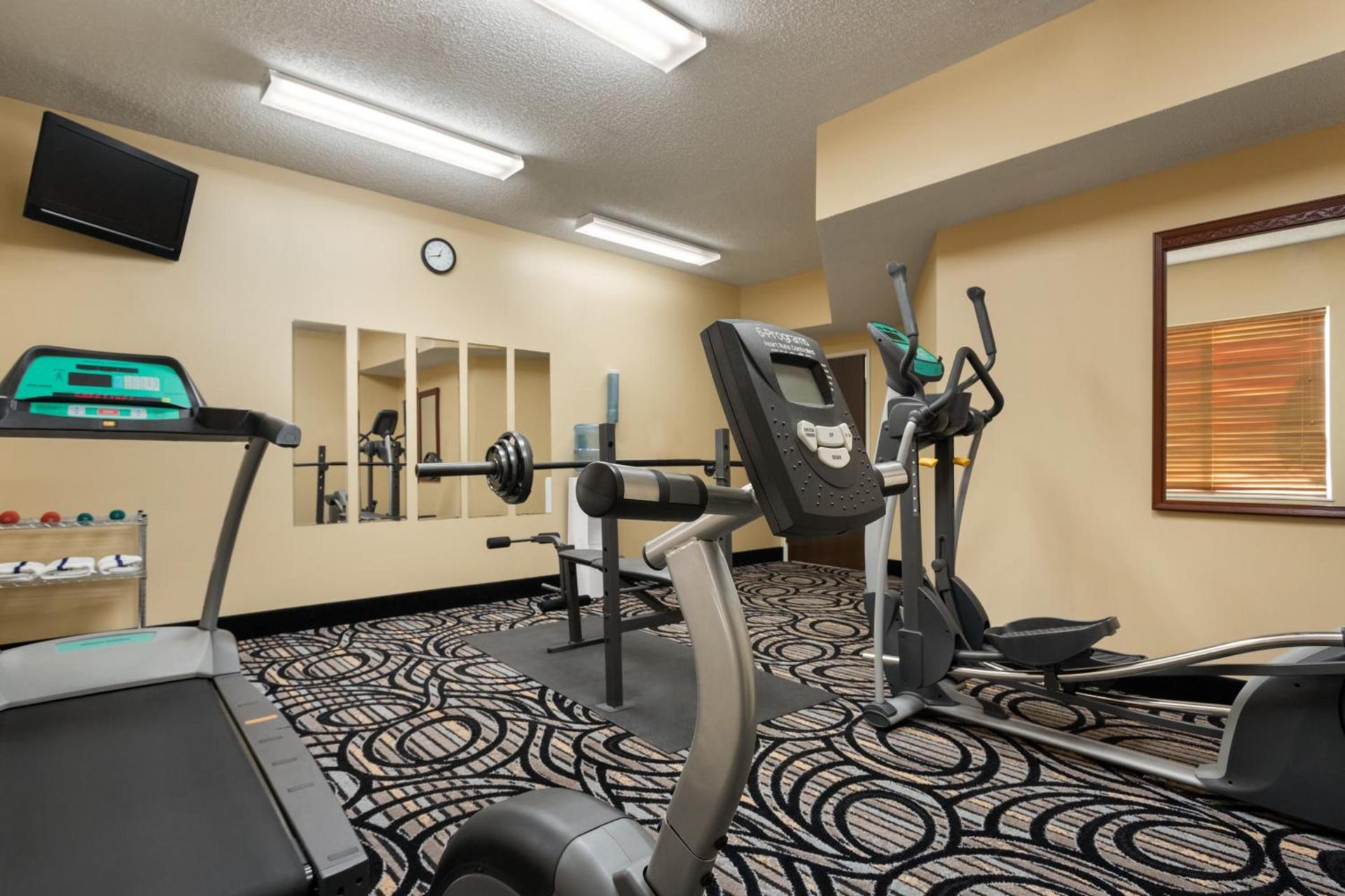 Baymont by Wyndham Elizabethtown photo 16