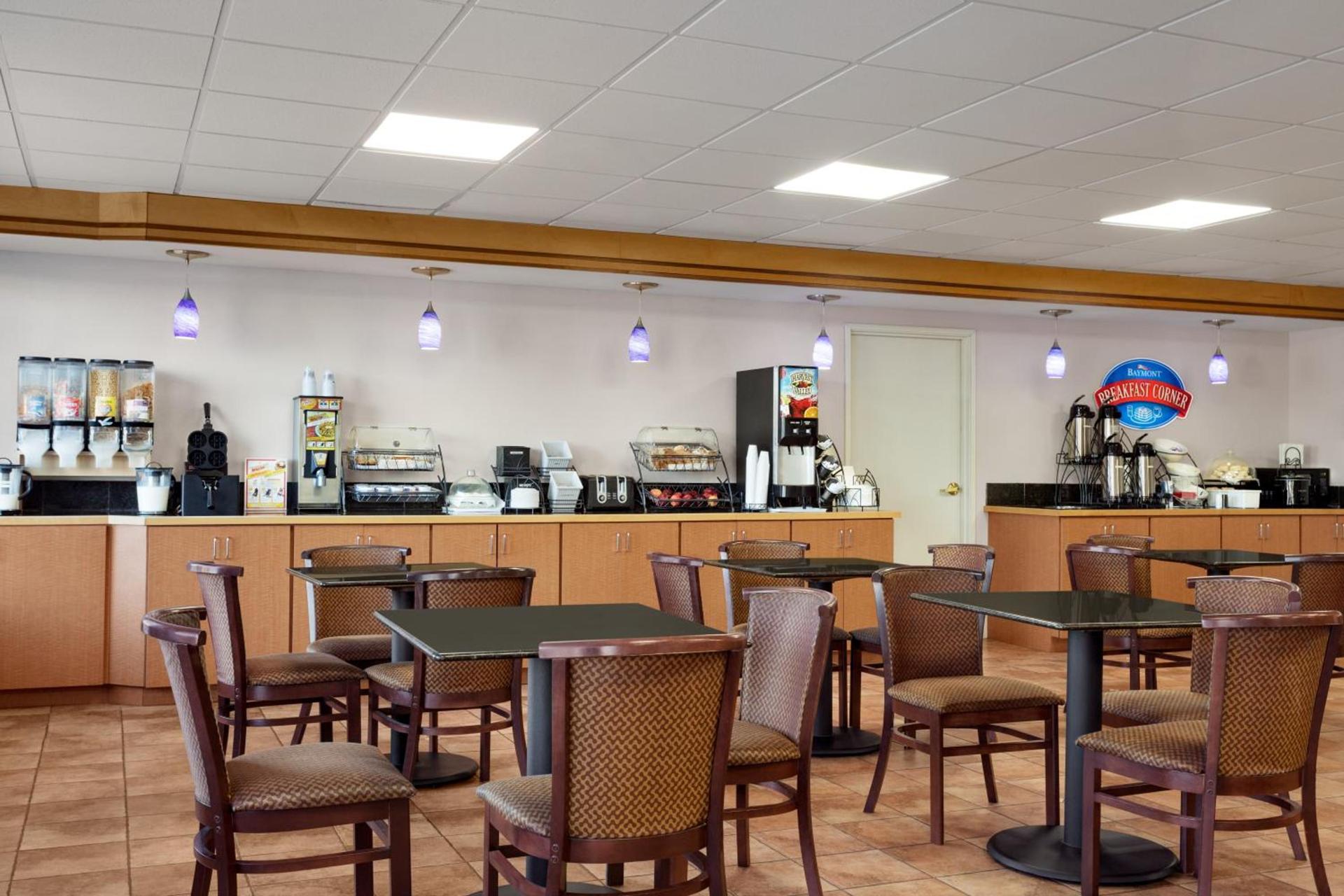 Baymont by Wyndham Elizabethtown photo 5