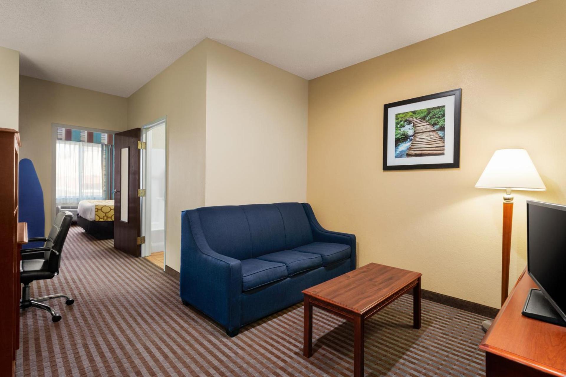 Baymont by Wyndham Elizabethtown photo 11