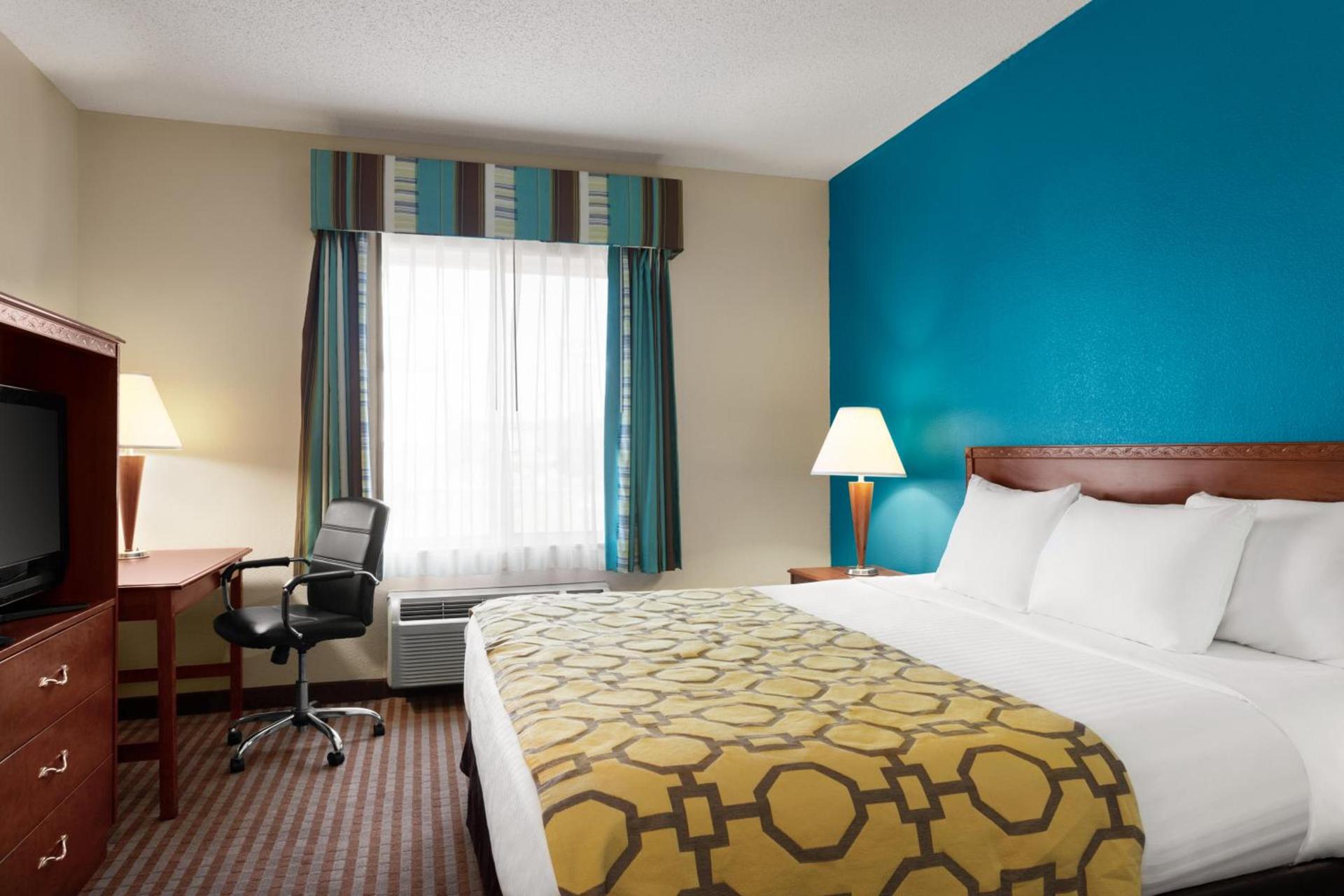Baymont by Wyndham Elizabethtown photo 12