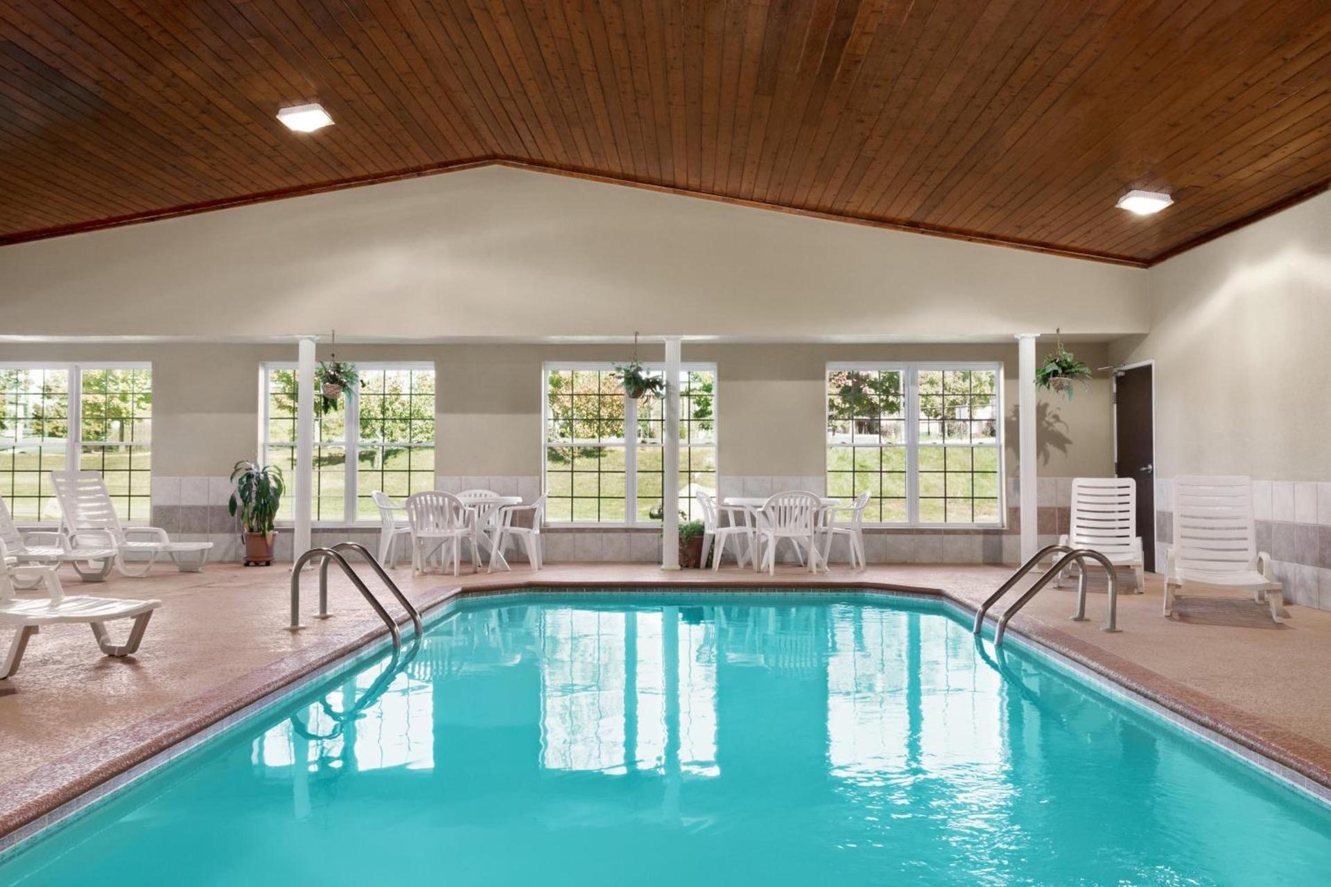 Ramada by Wyndham Elizabethtown photo 18