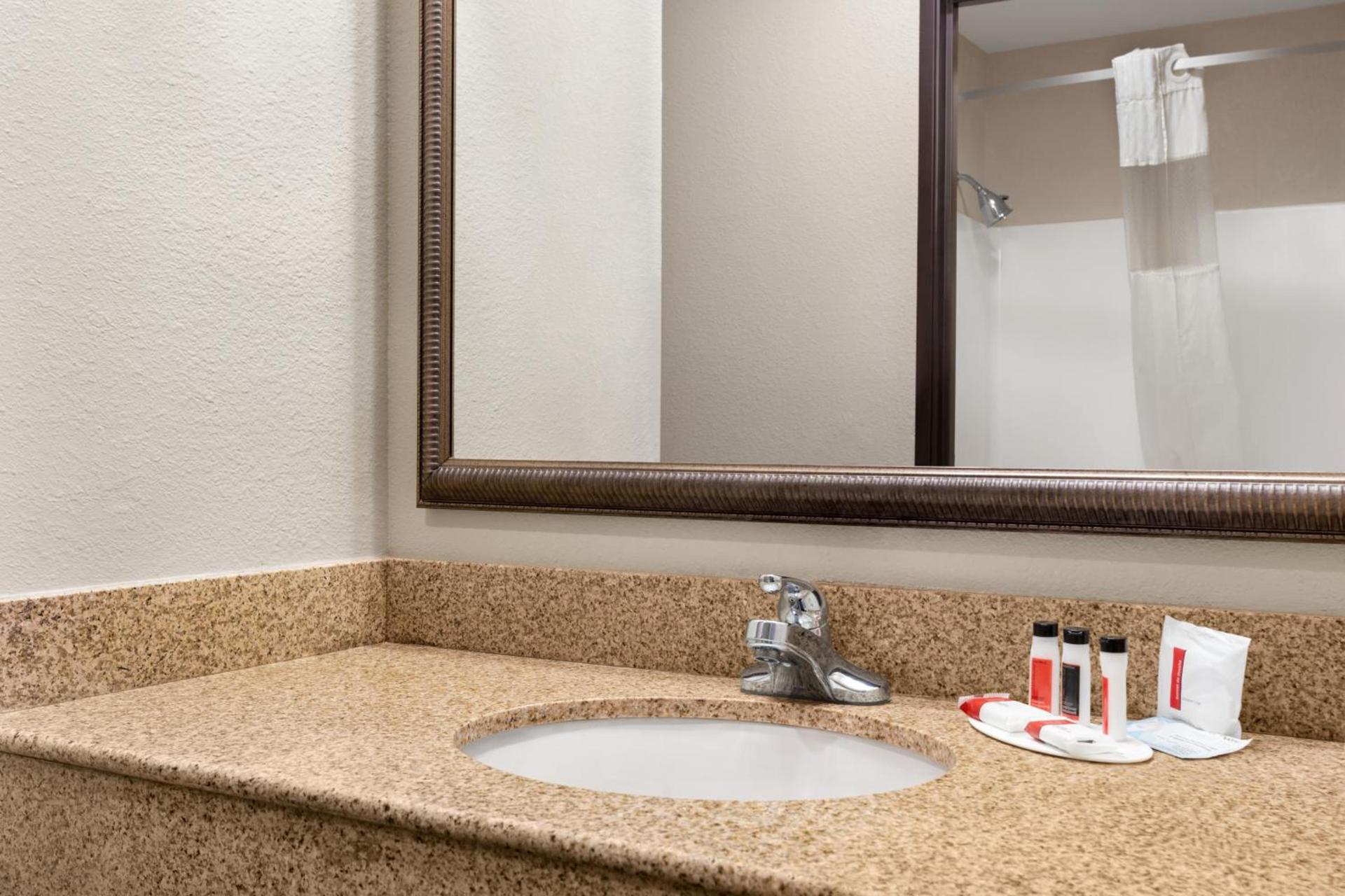 Ramada by Wyndham Elizabethtown photo 16