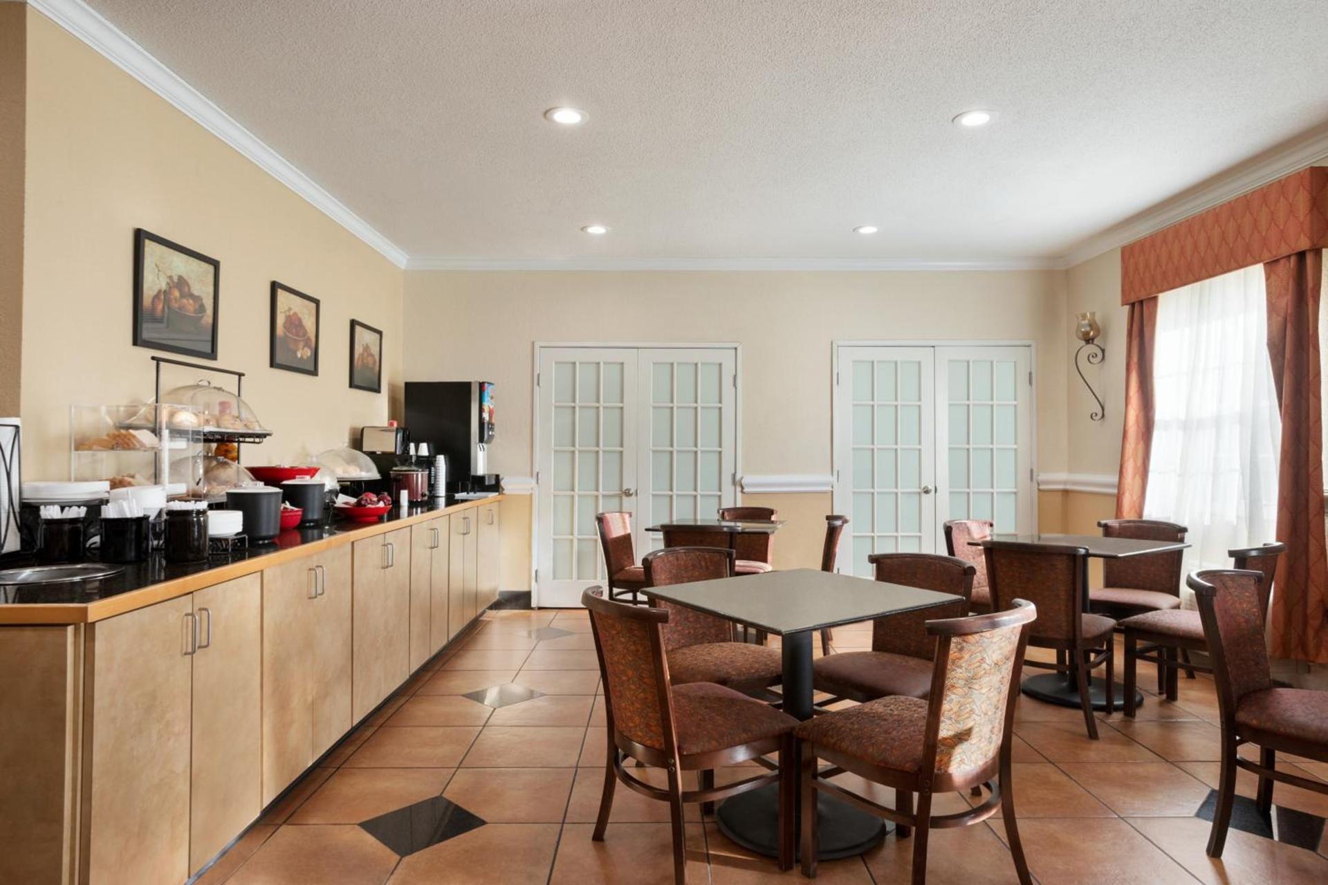 Ramada by Wyndham Elizabethtown photo 25