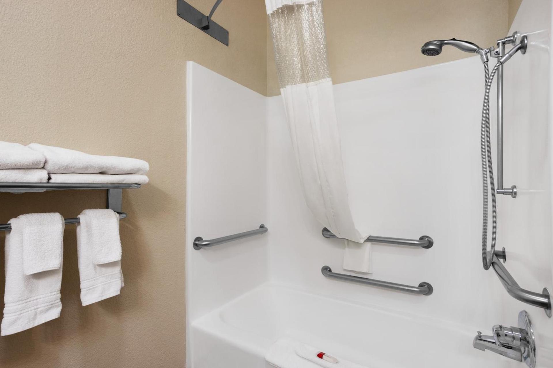 Ramada by Wyndham Elizabethtown photo 26