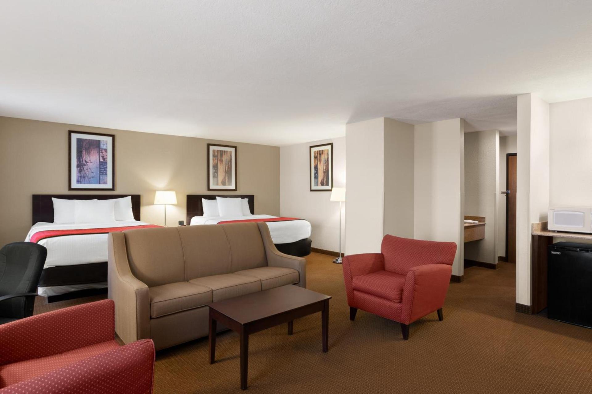 Ramada by Wyndham Elizabethtown photo 27
