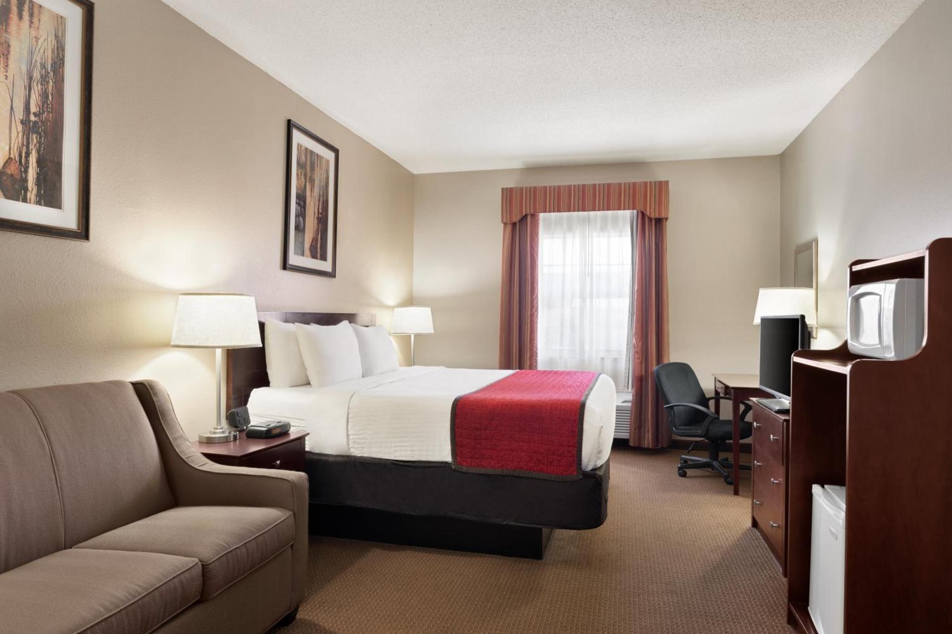 Ramada by Wyndham Elizabethtown photo 31