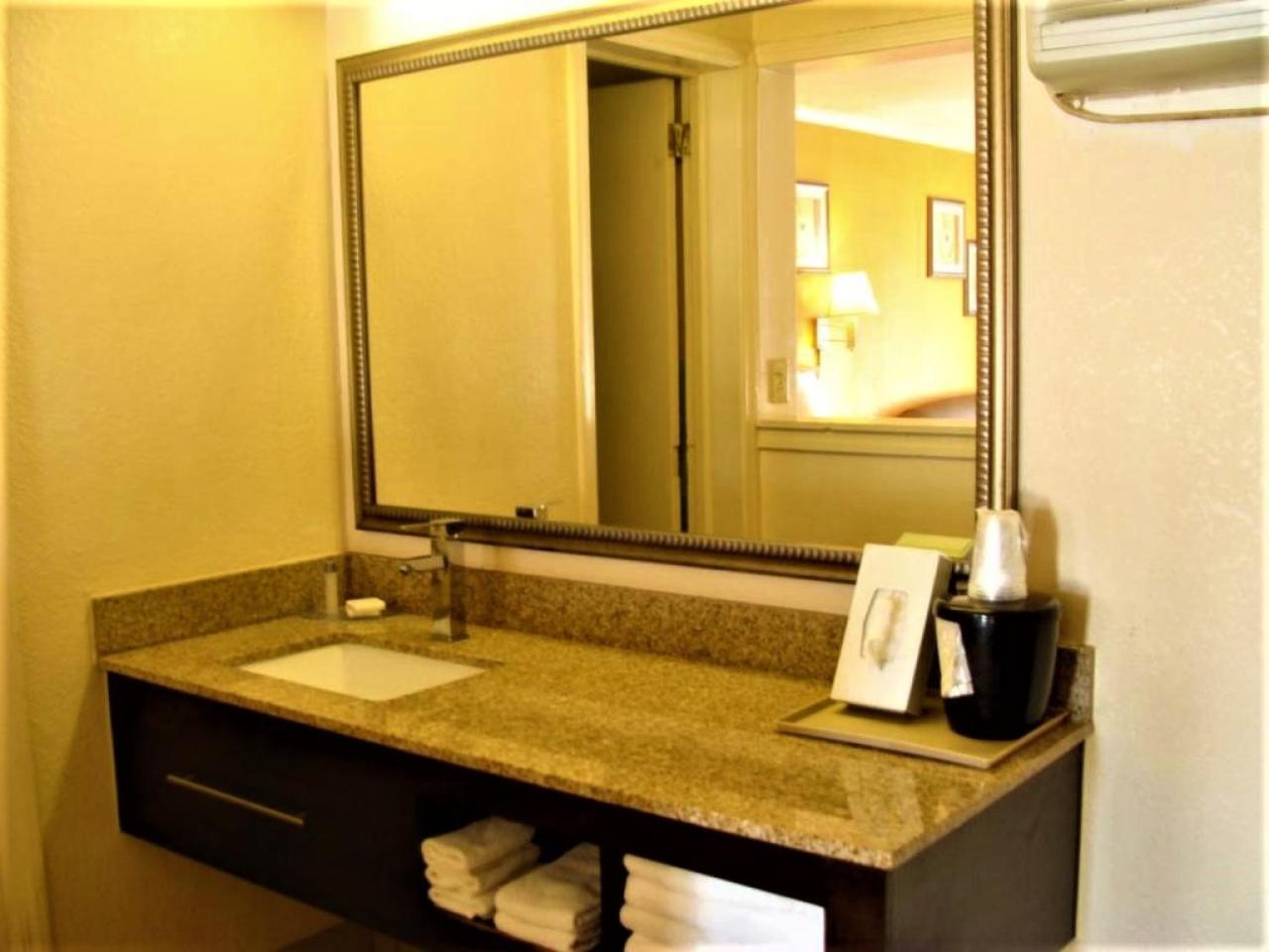 Budget Inn Conway photo 26