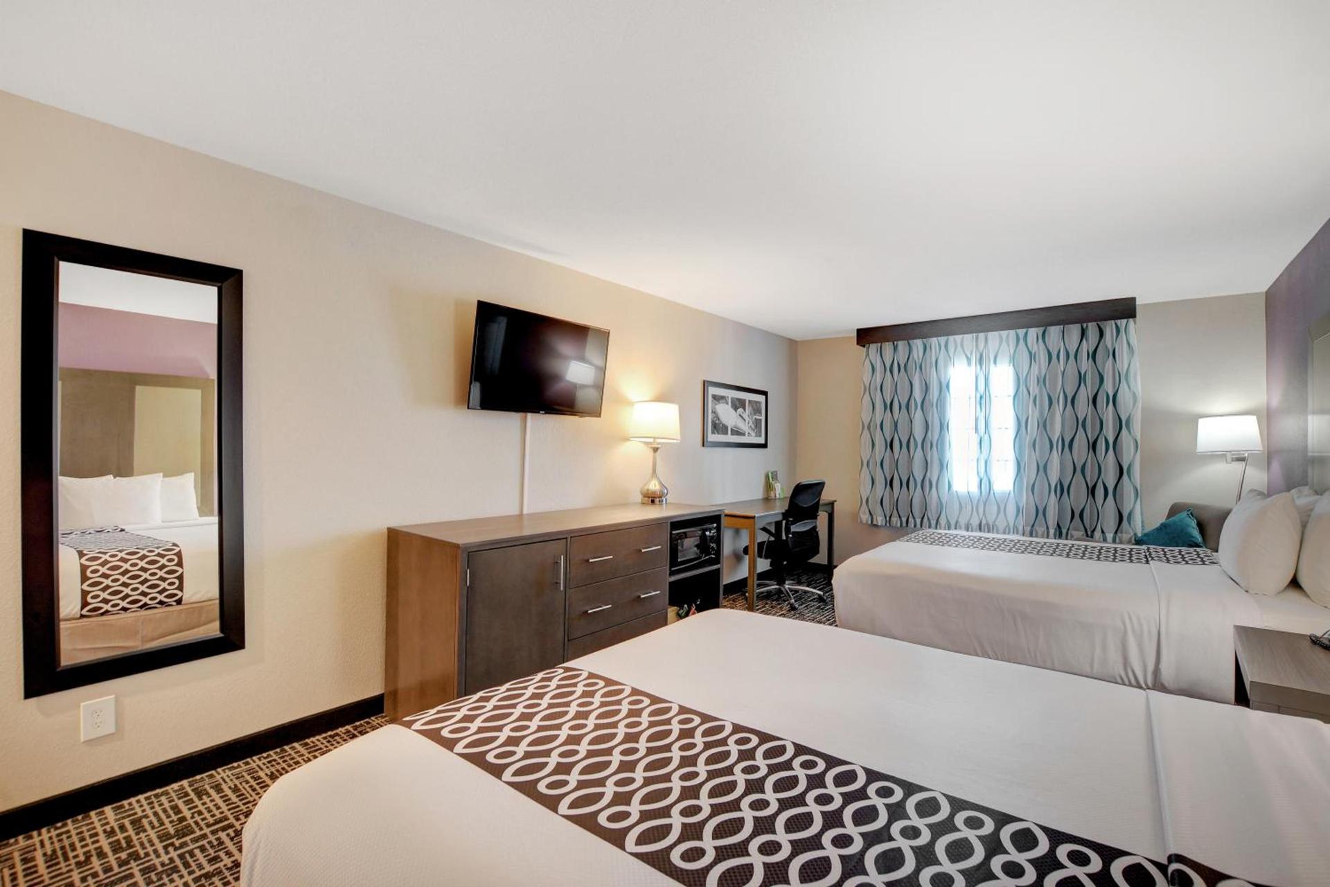 La Quinta Inn & Suites by Wyndham Las Vegas Nellis photo 56