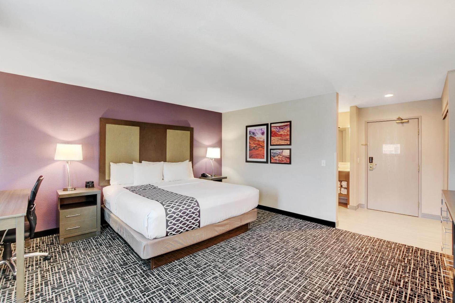 La Quinta Inn & Suites by Wyndham Las Vegas Nellis photo 39