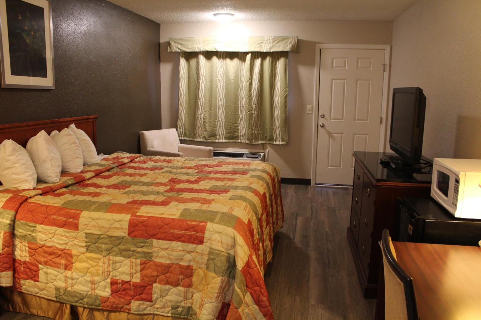 Regency Inn photo 17