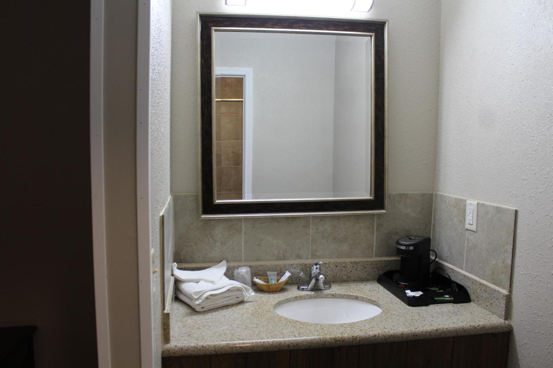 Regency Inn photo 14