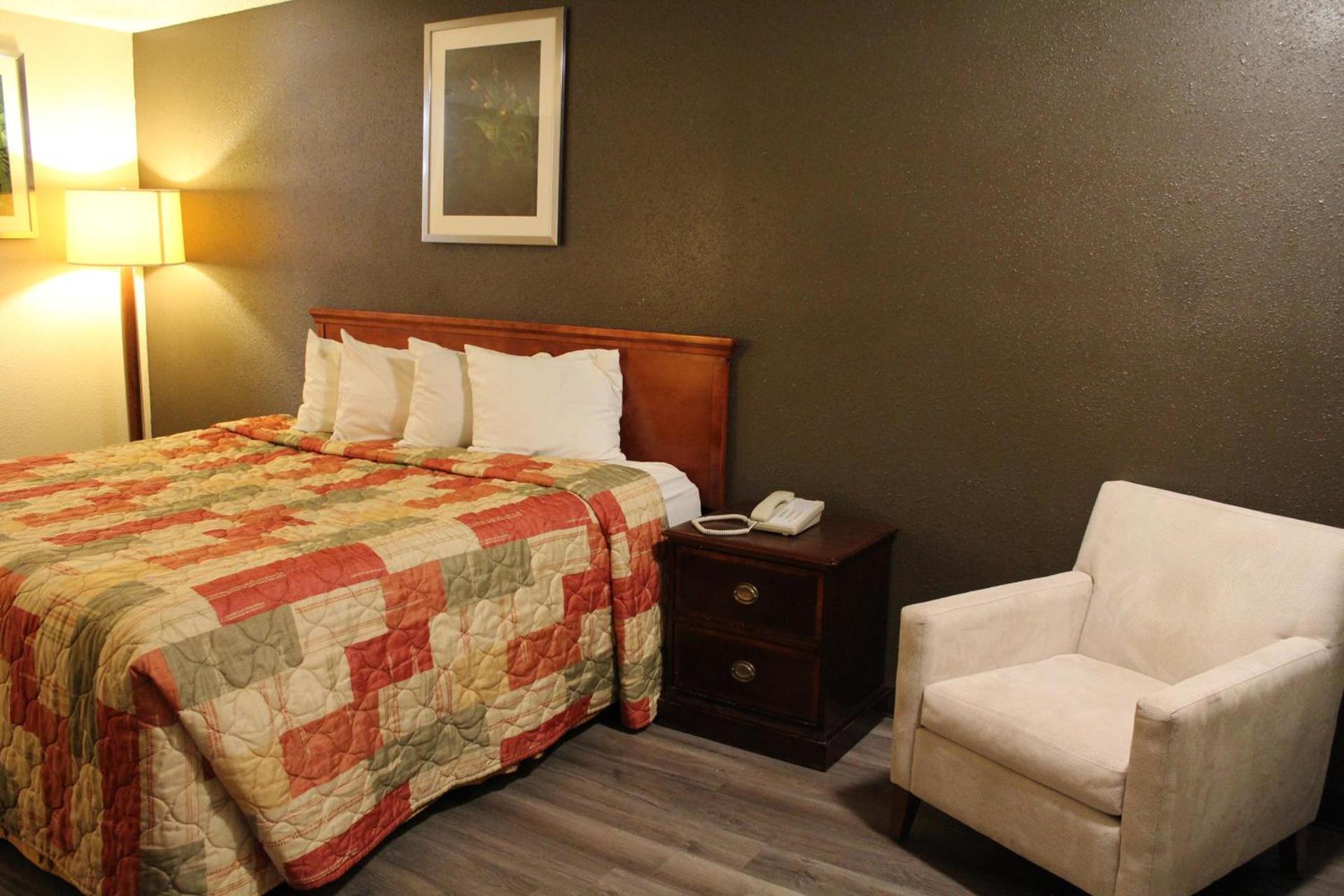 Regency Inn photo 15