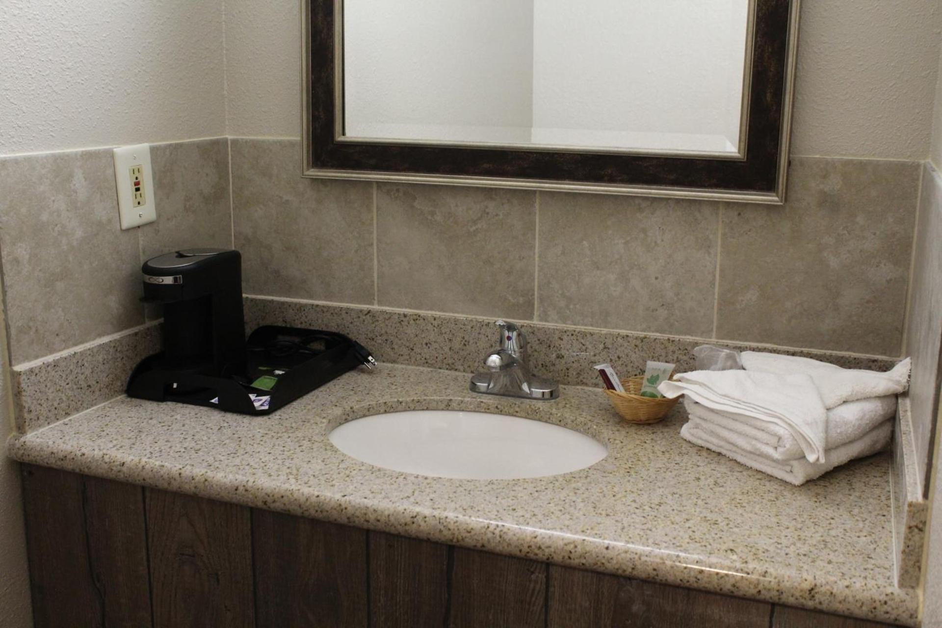 Regency Inn photo 13
