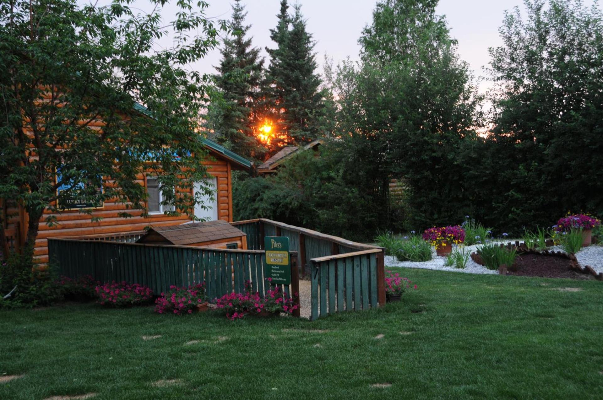 Pike's Waterfront Lodge photo 33