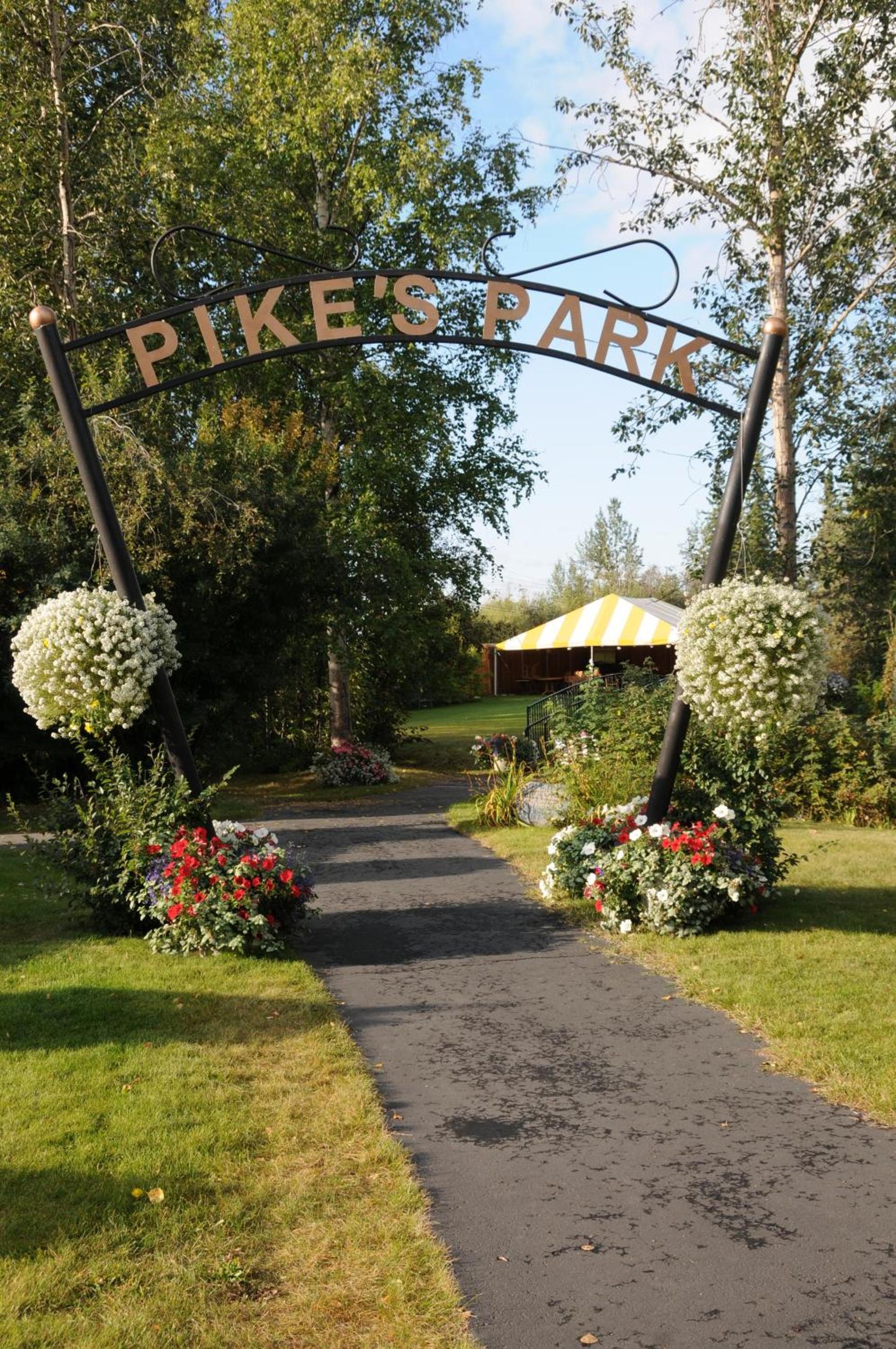 Pike's Waterfront Lodge photo 31