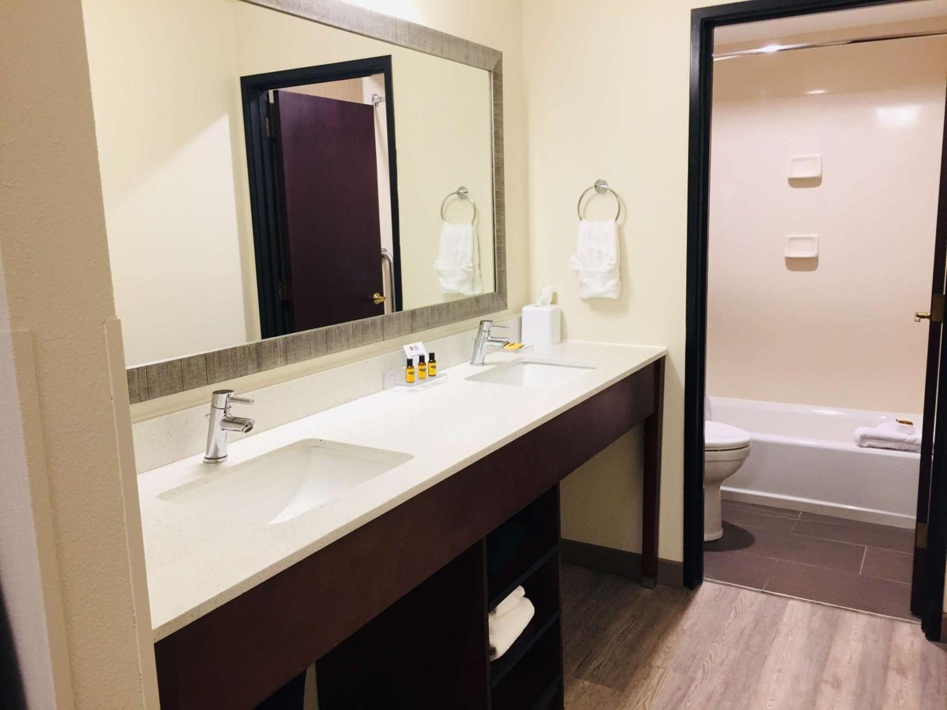 Best Western Plus Portland Airport Hotel & Suites photo 25