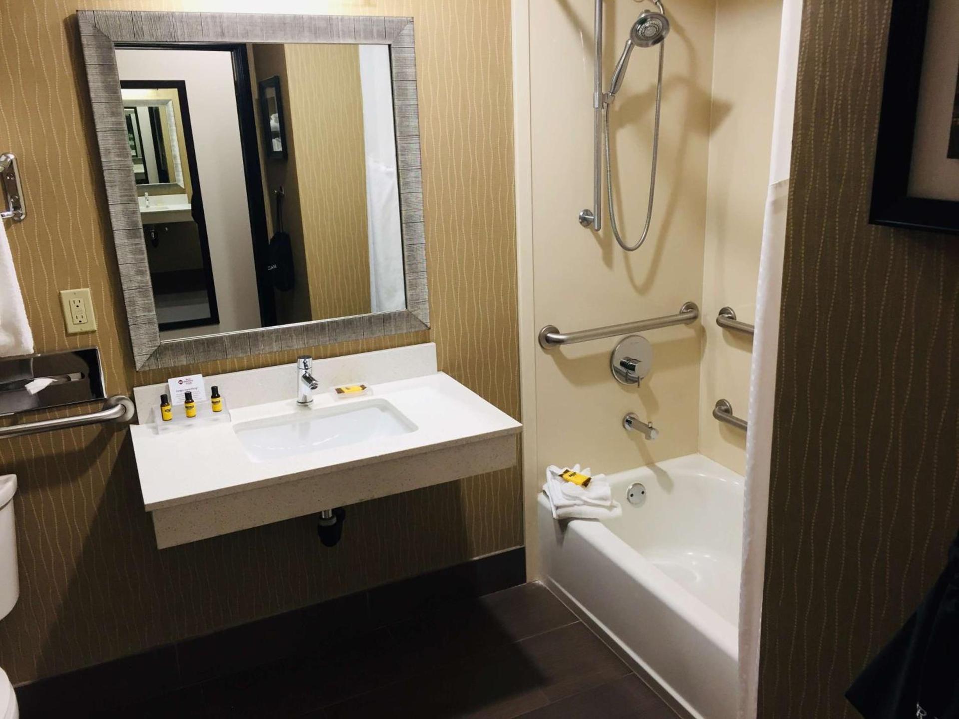 Best Western Plus Portland Airport Hotel & Suites photo 22