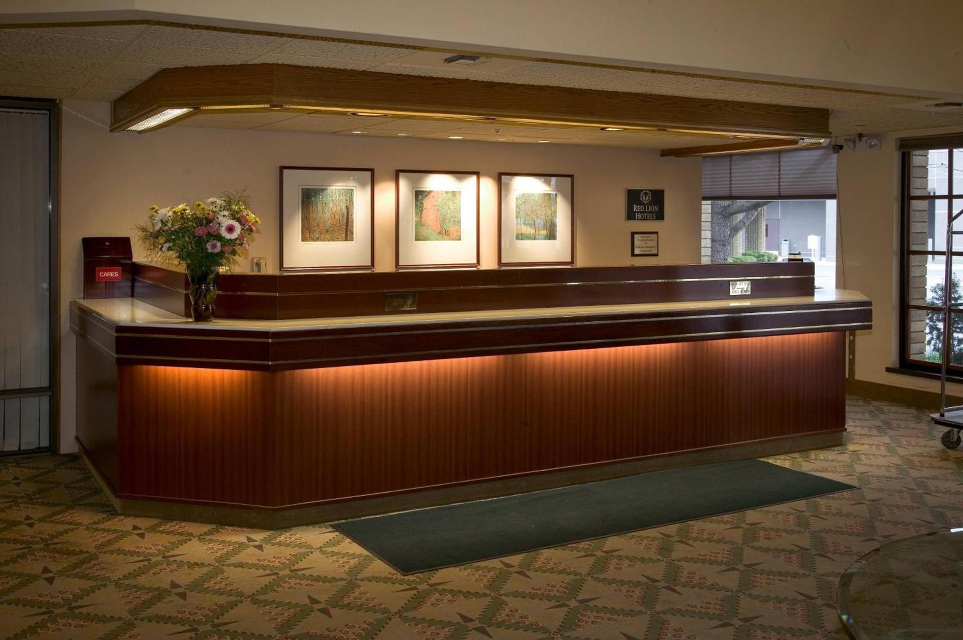 Red Lion Hotel Yakima Center photo 2