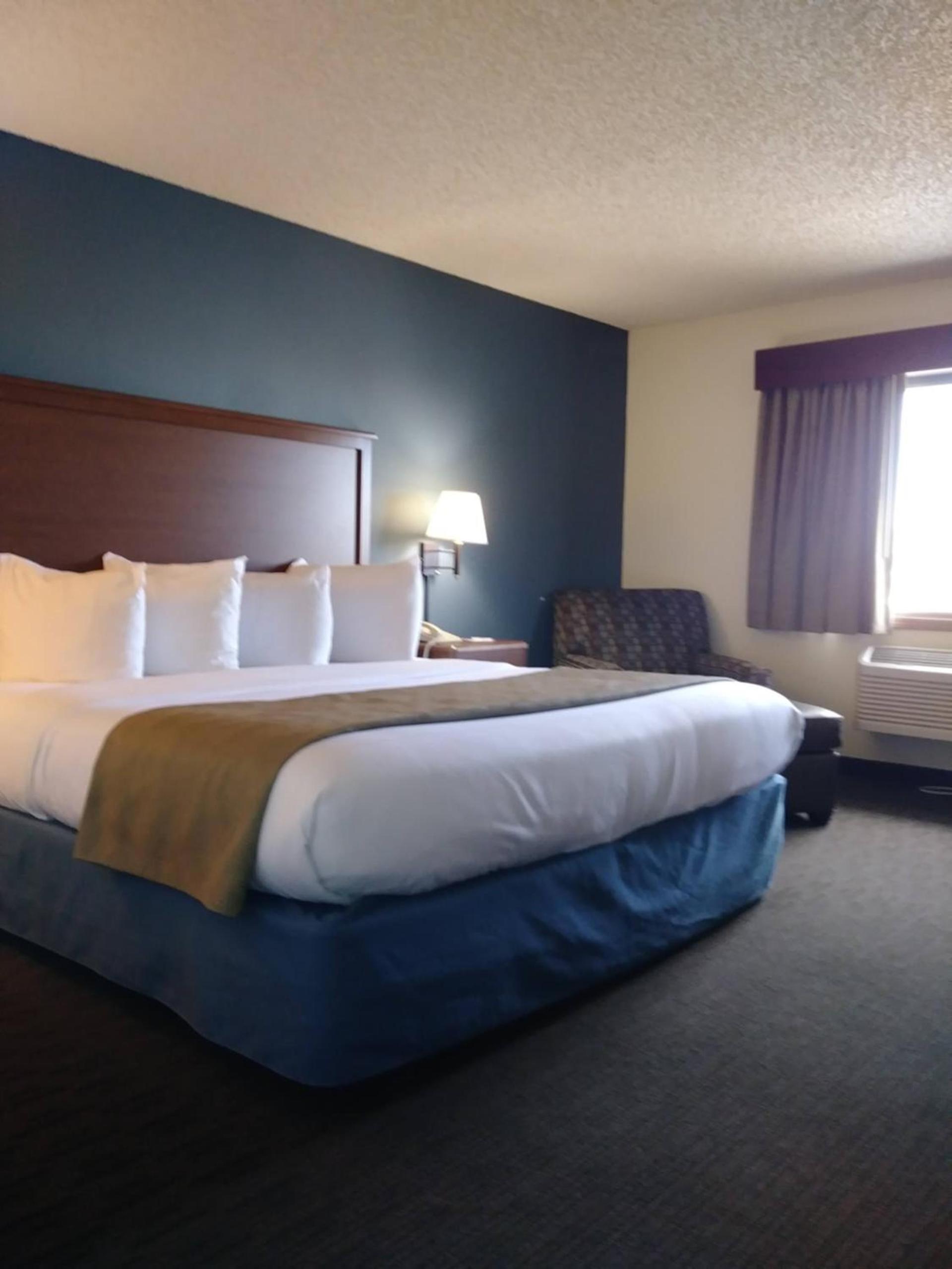 AmericInn by Wyndham Windsor Ft. Collins photo 23