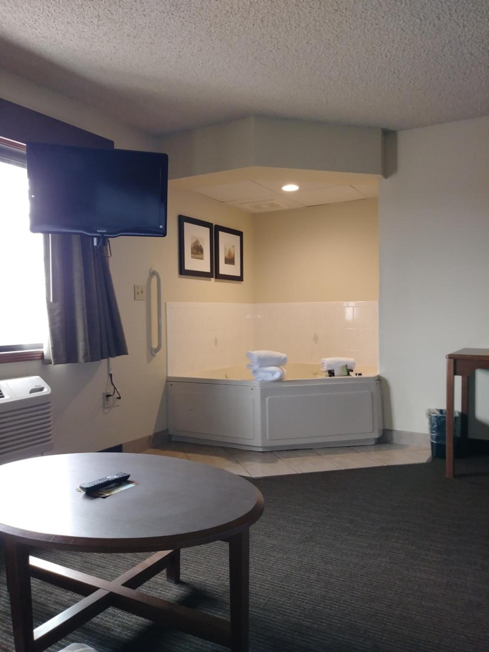 AmericInn by Wyndham Windsor Ft. Collins photo 29