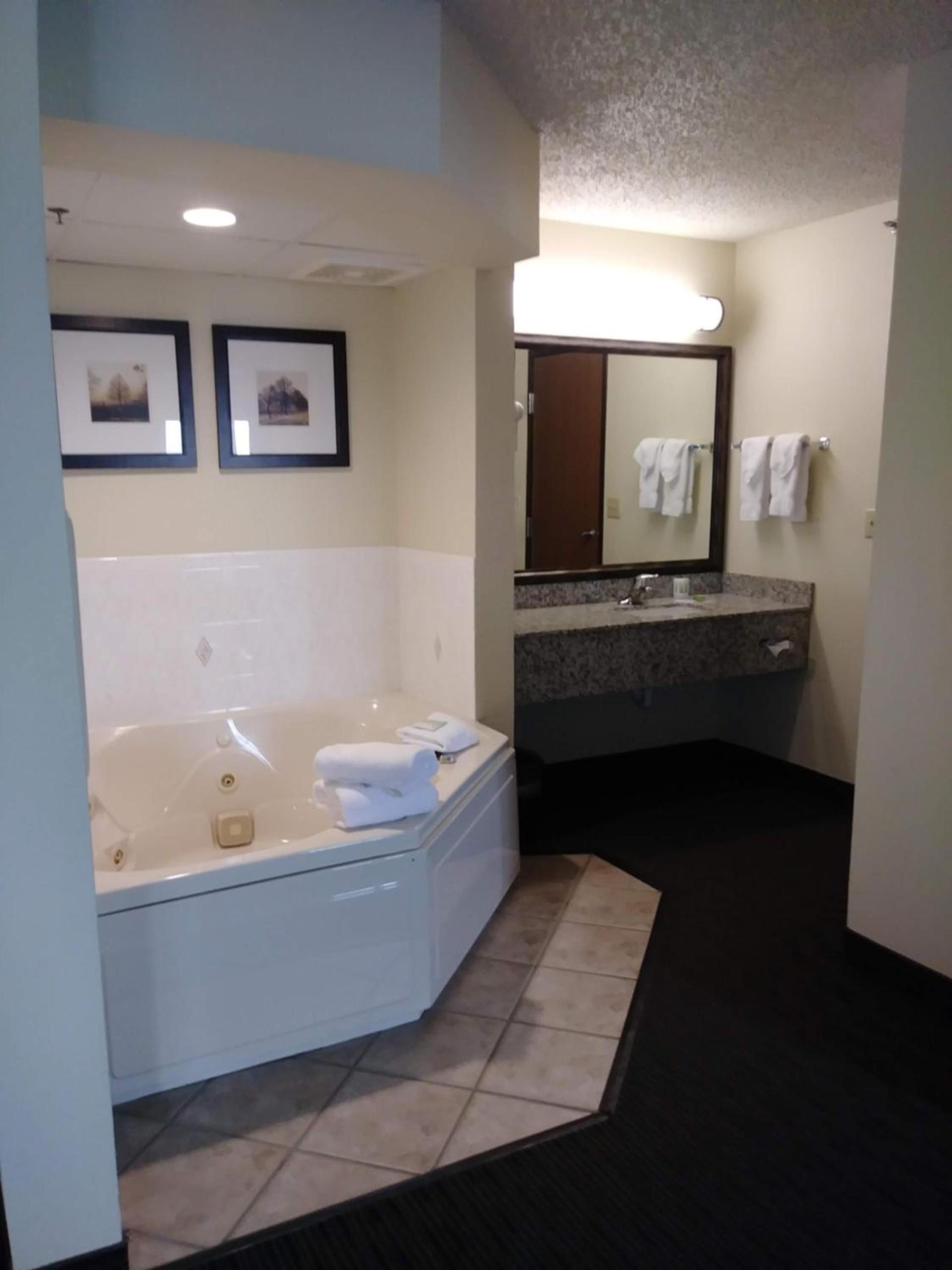 AmericInn by Wyndham Windsor Ft. Collins photo 26