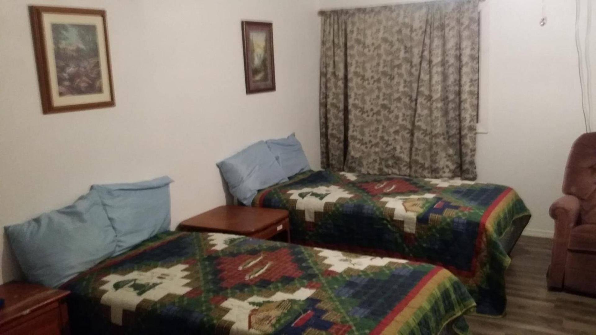 Tarragon Motel photo 37