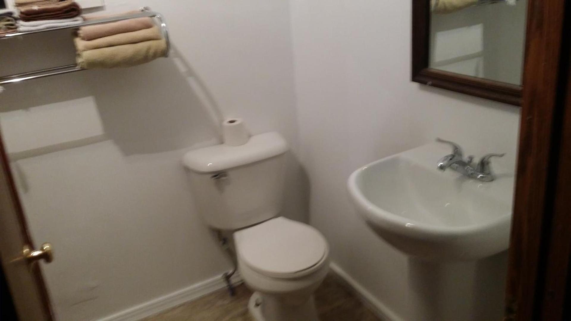 Tarragon Motel photo 38
