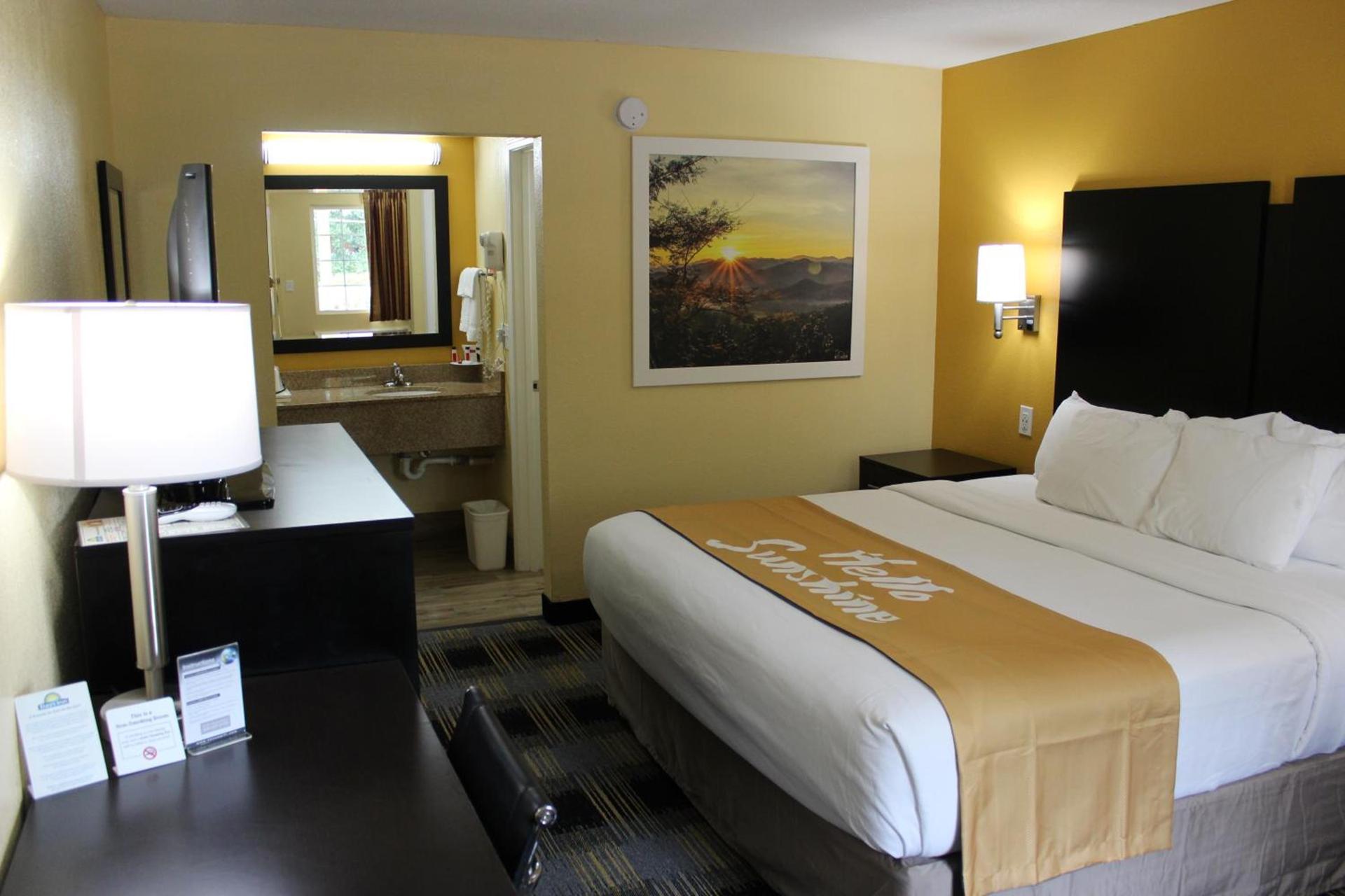 Days Inn by Wyndham Canton photo 6
