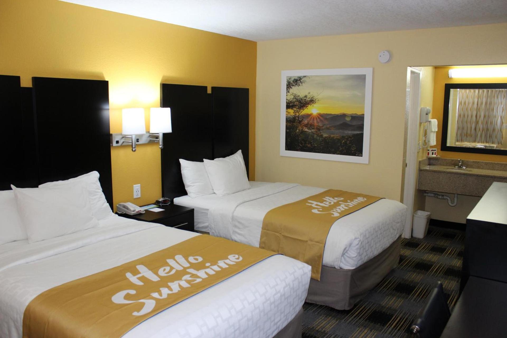 Days Inn by Wyndham Canton photo 7