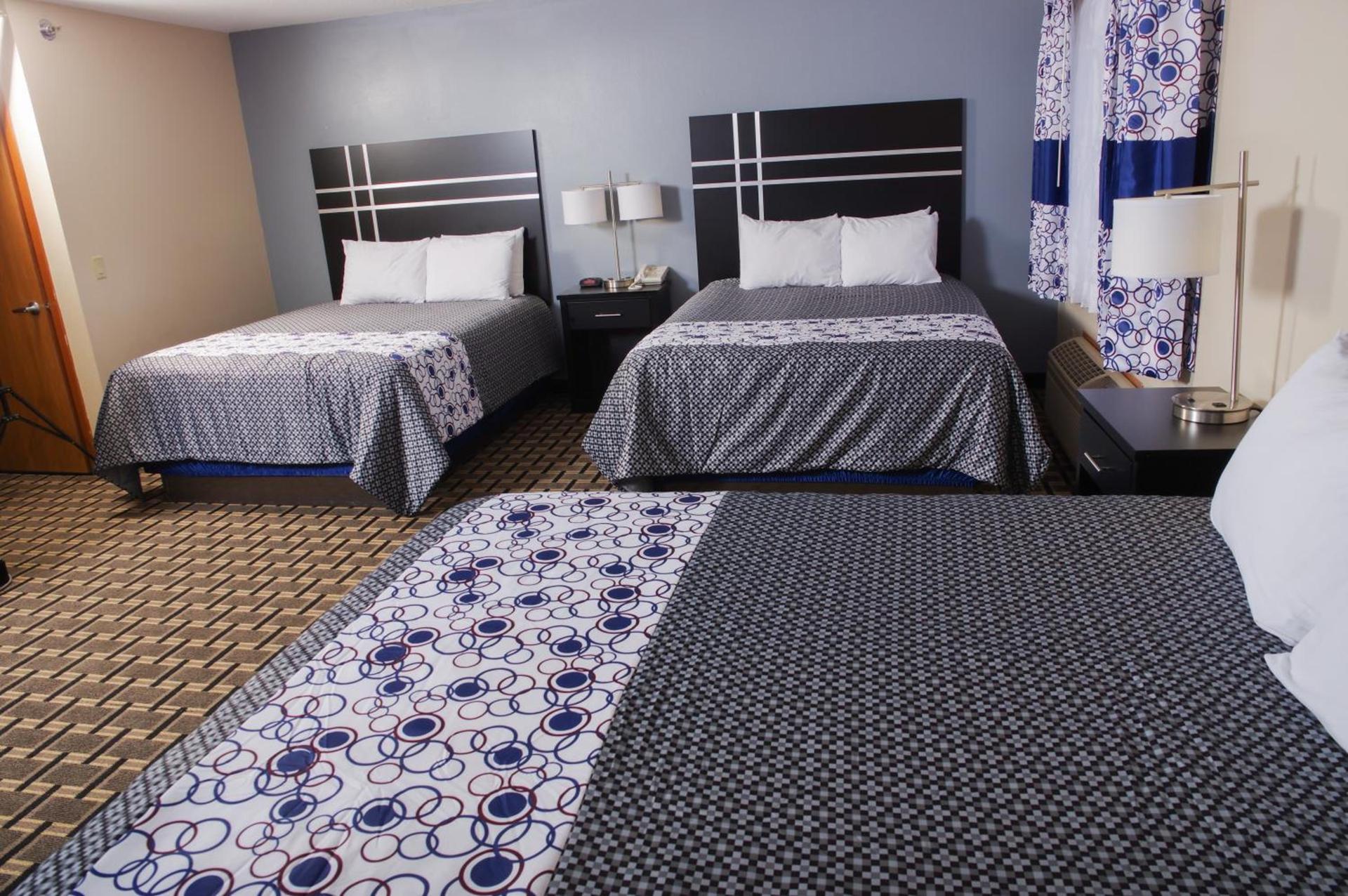 DUTCH INN AND SUITES photo 15