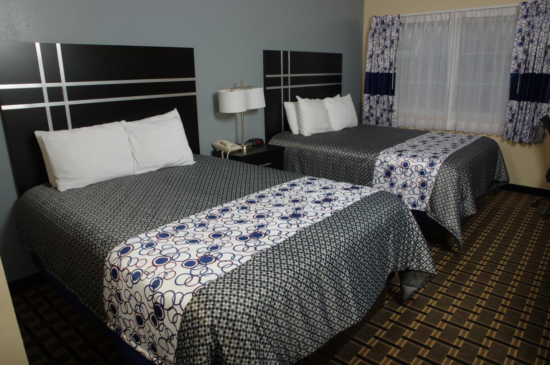 DUTCH INN AND SUITES photo 16