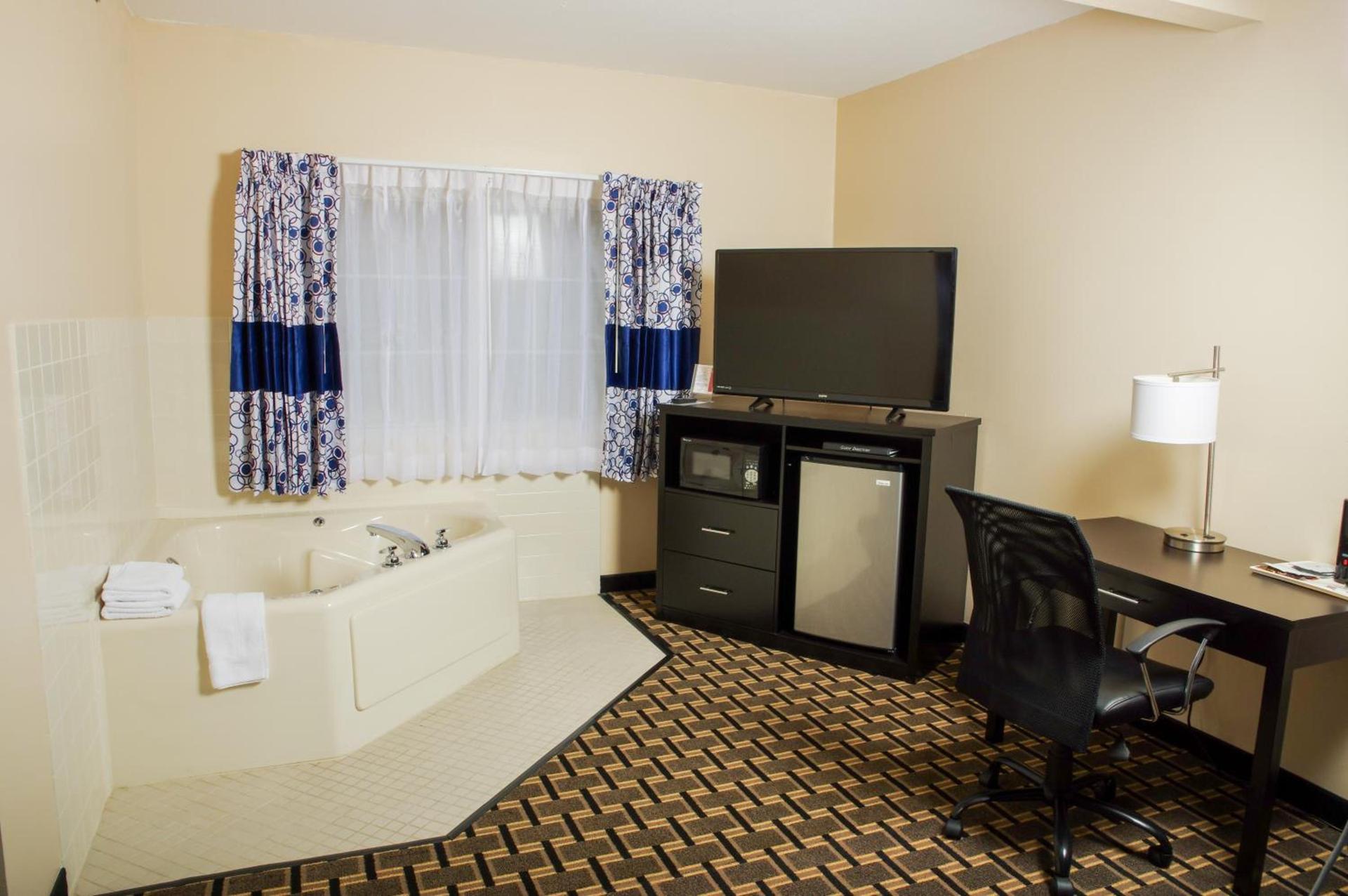 DUTCH INN AND SUITES photo 17