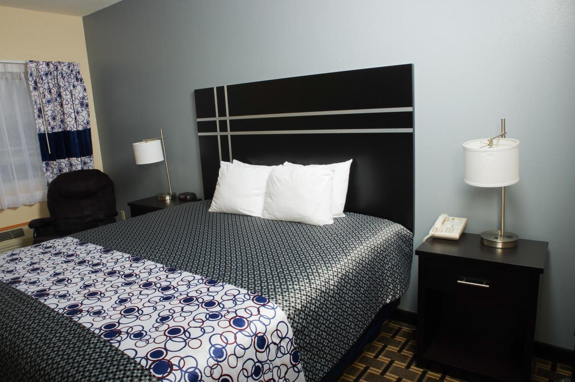 DUTCH INN AND SUITES photo 18
