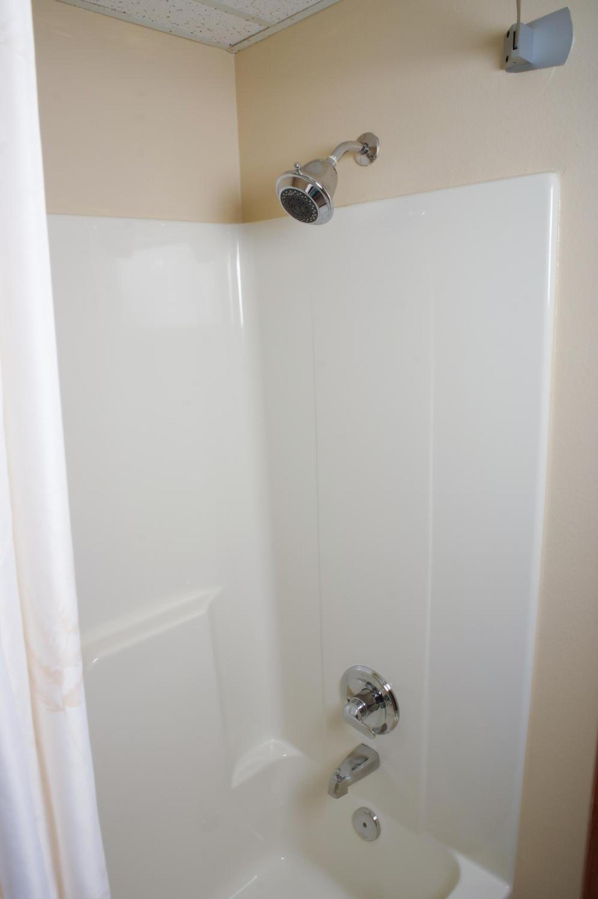 DUTCH INN AND SUITES photo 23