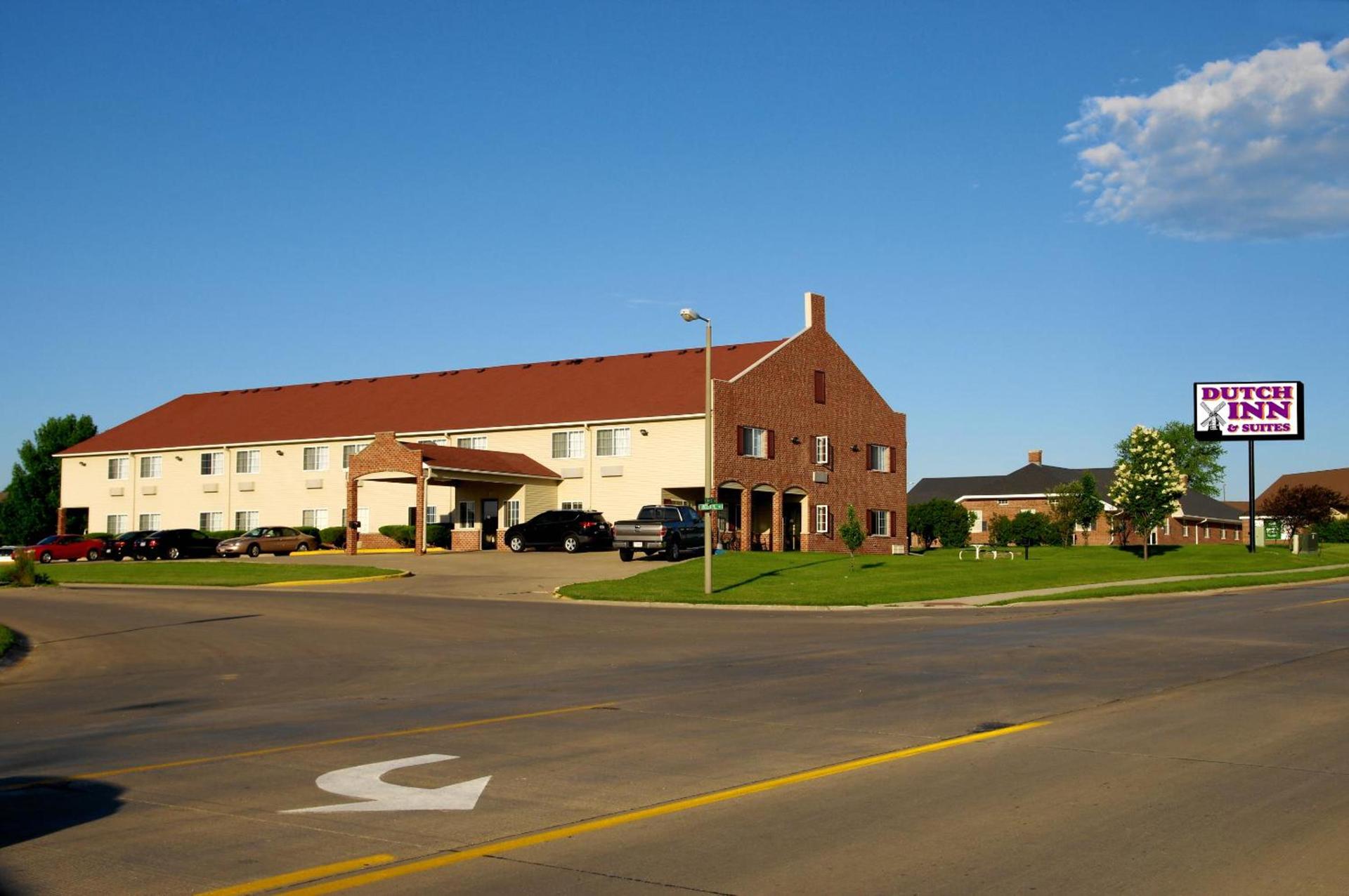 DUTCH INN AND SUITES photo 1