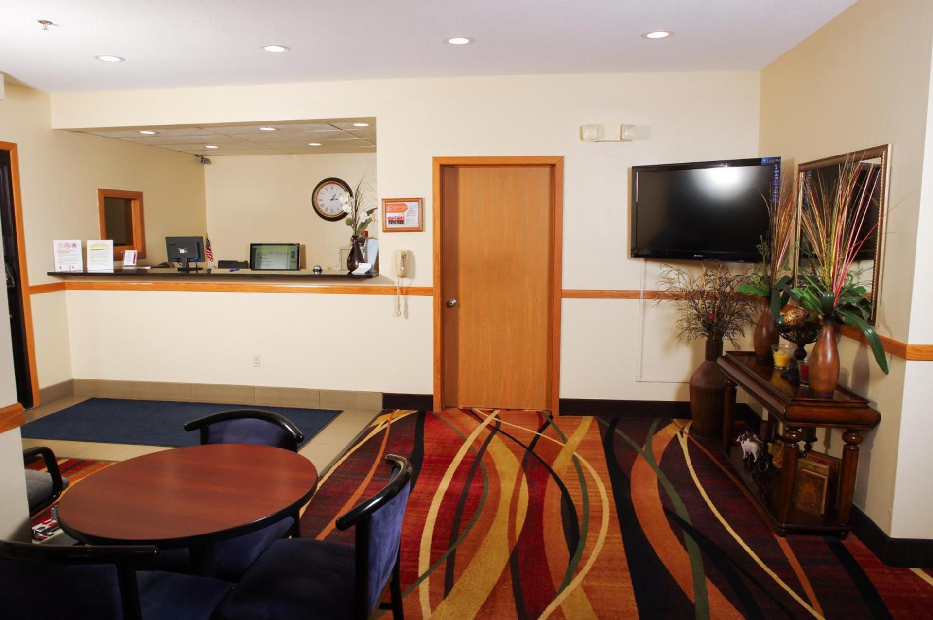 DUTCH INN AND SUITES photo 19