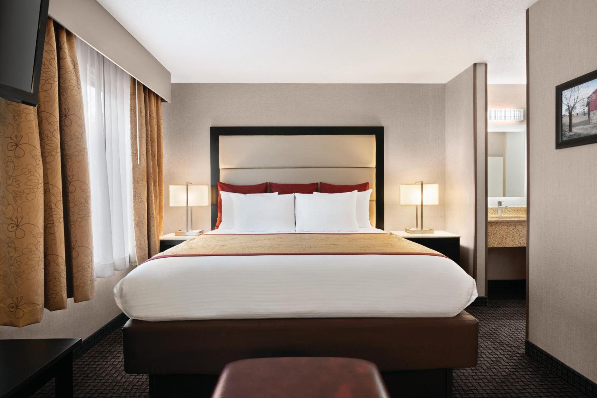 Lancaster Suites photo 13