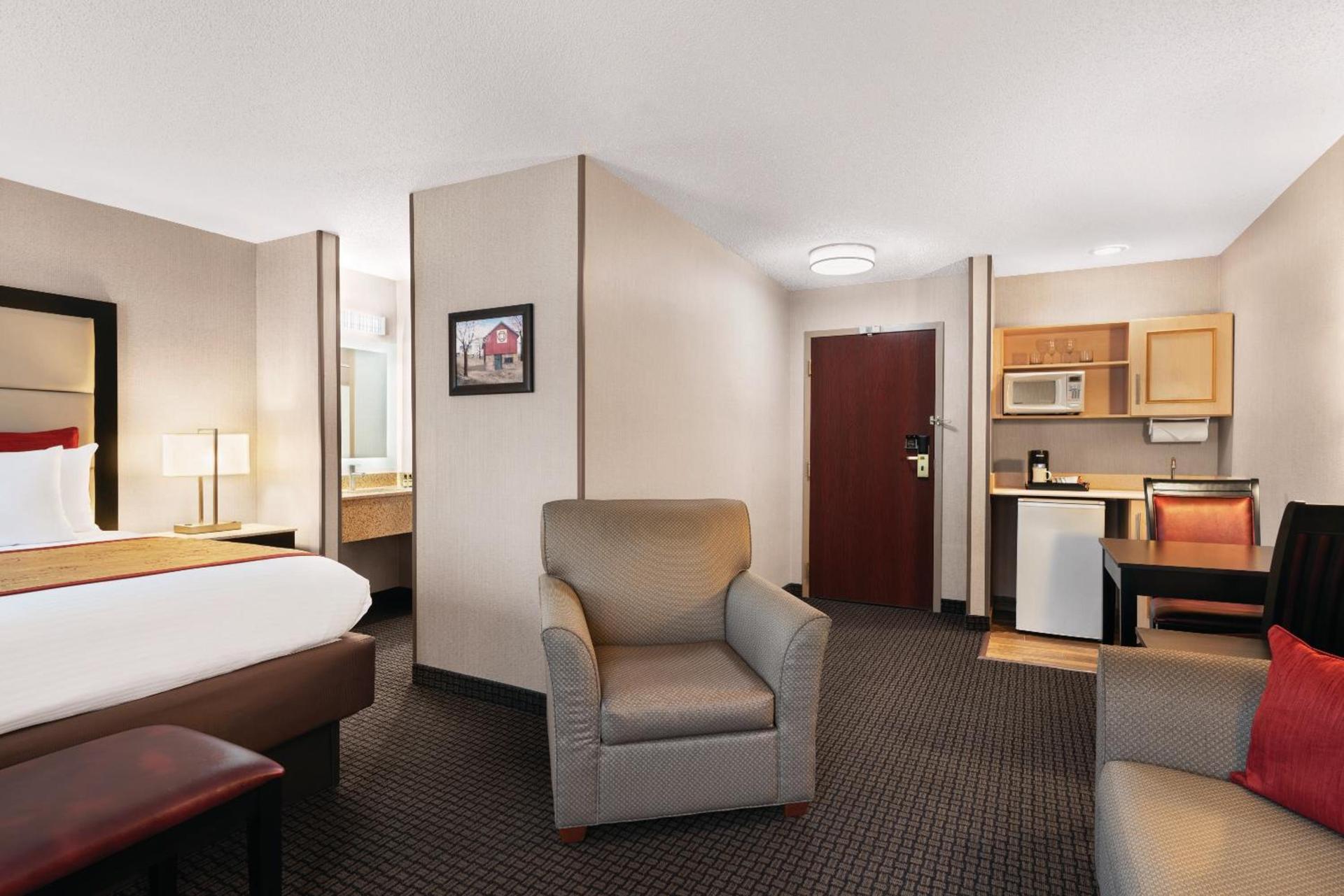Lancaster Suites photo 11