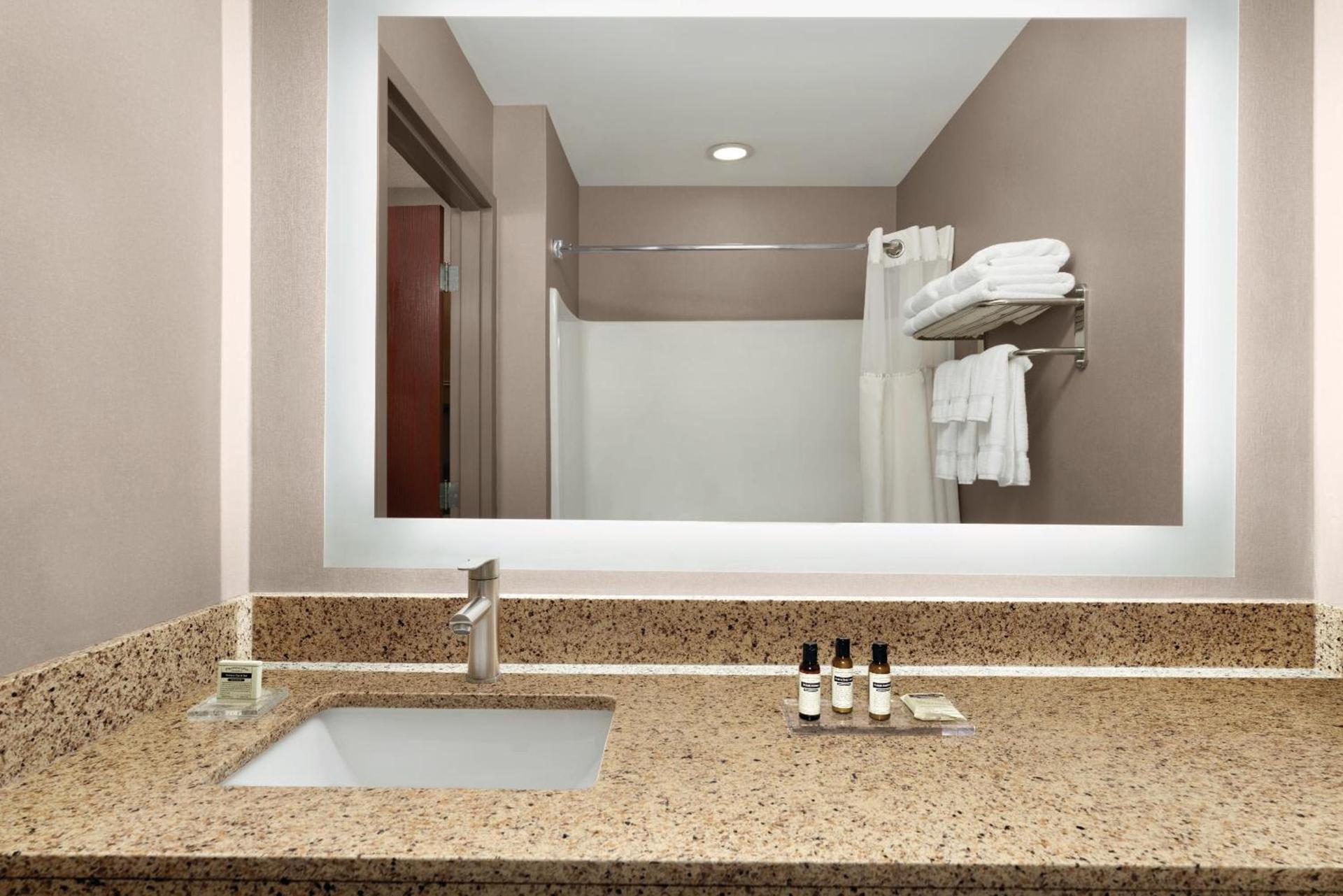 Lancaster Suites photo 6