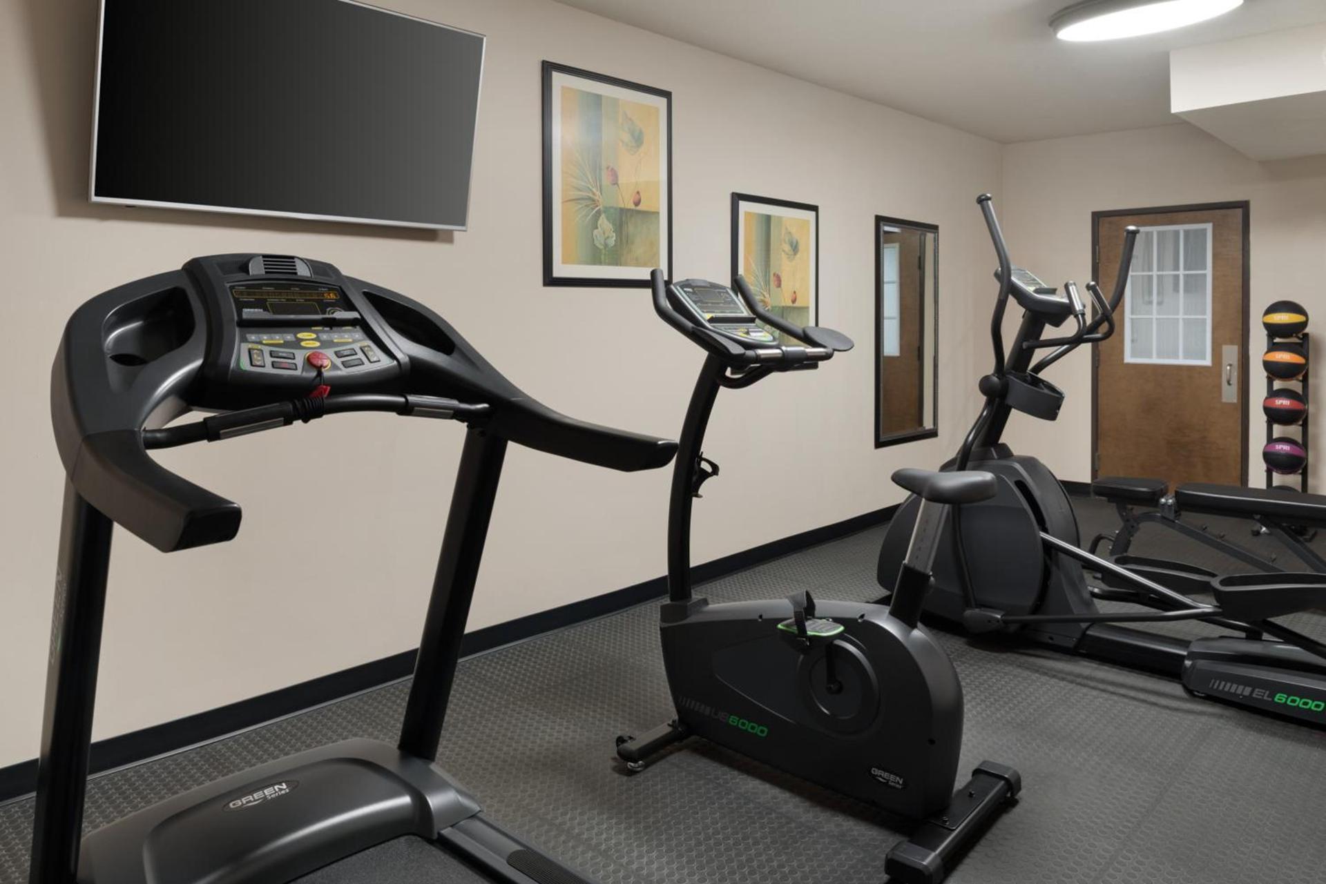 Baymont by Wyndham Belleville Airport Area Free Airport Shuttle photo 40