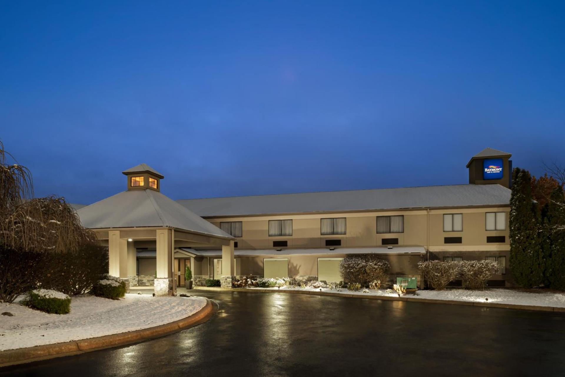 Baymont by Wyndham Belleville Airport Area Free Airport Shuttle photo 4