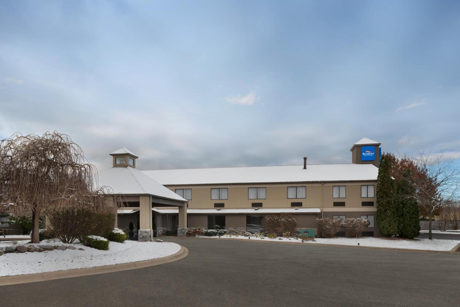 Baymont by Wyndham Belleville Airport Area Free Airport Shuttle photo 3