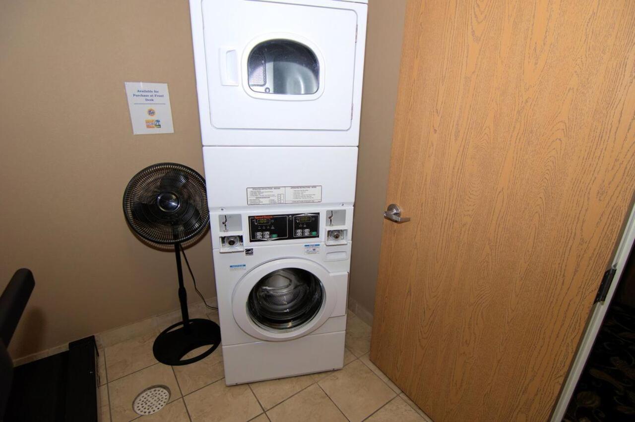 Rock Island Inn & Suites photo 28