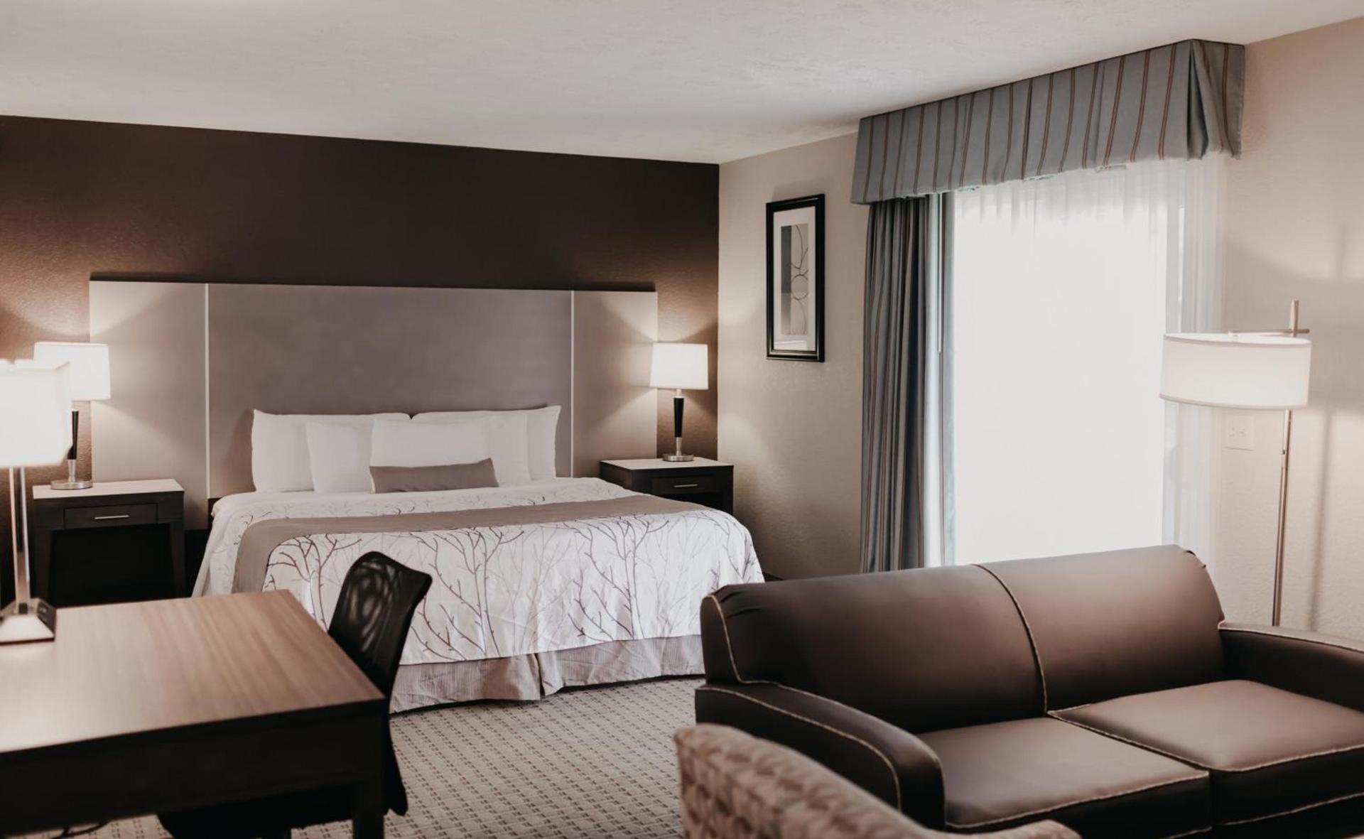 Eastland Suites Hotel & Conference Ctr, Trademark by Wyndham photo 10