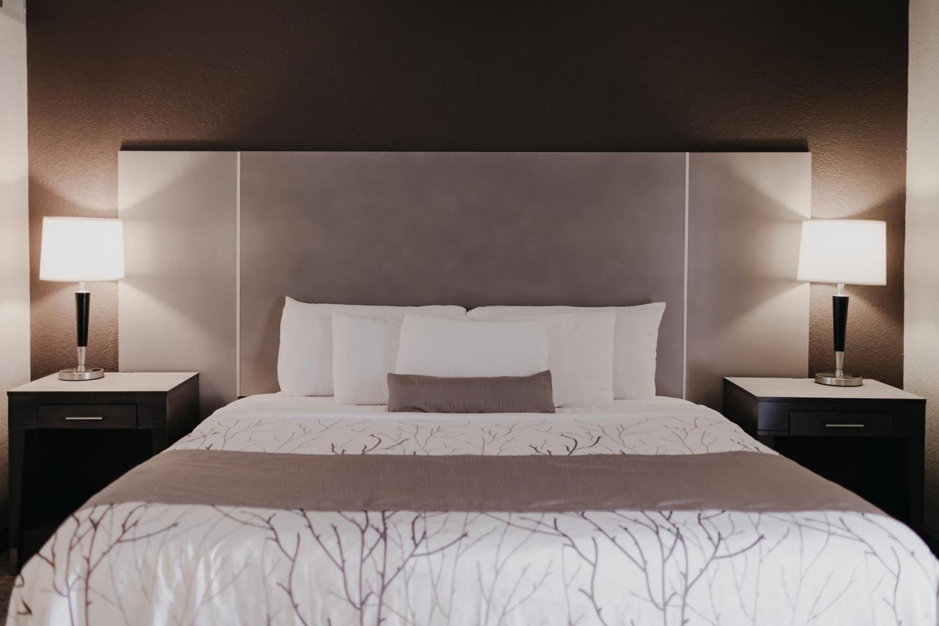 Eastland Suites Hotel & Conference Ctr, Trademark by Wyndham photo 2