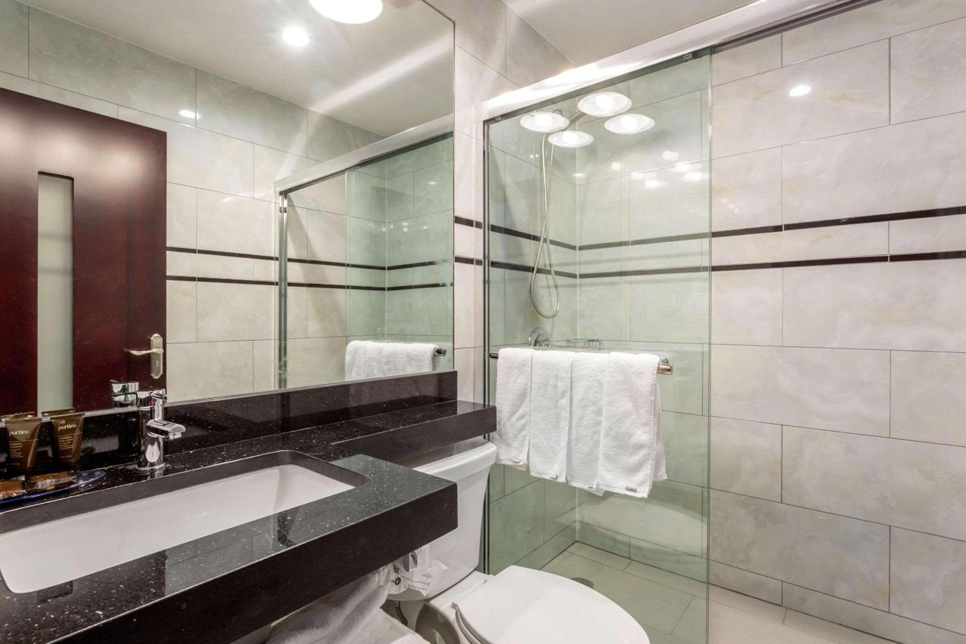 The L Hotel photo 34