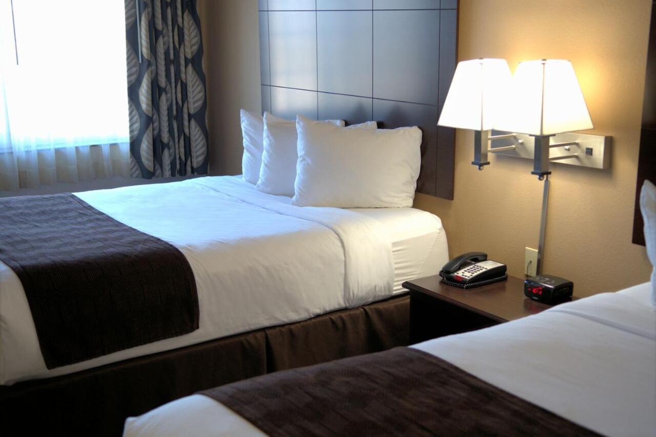 Rock Island Inn & Suites photo 24