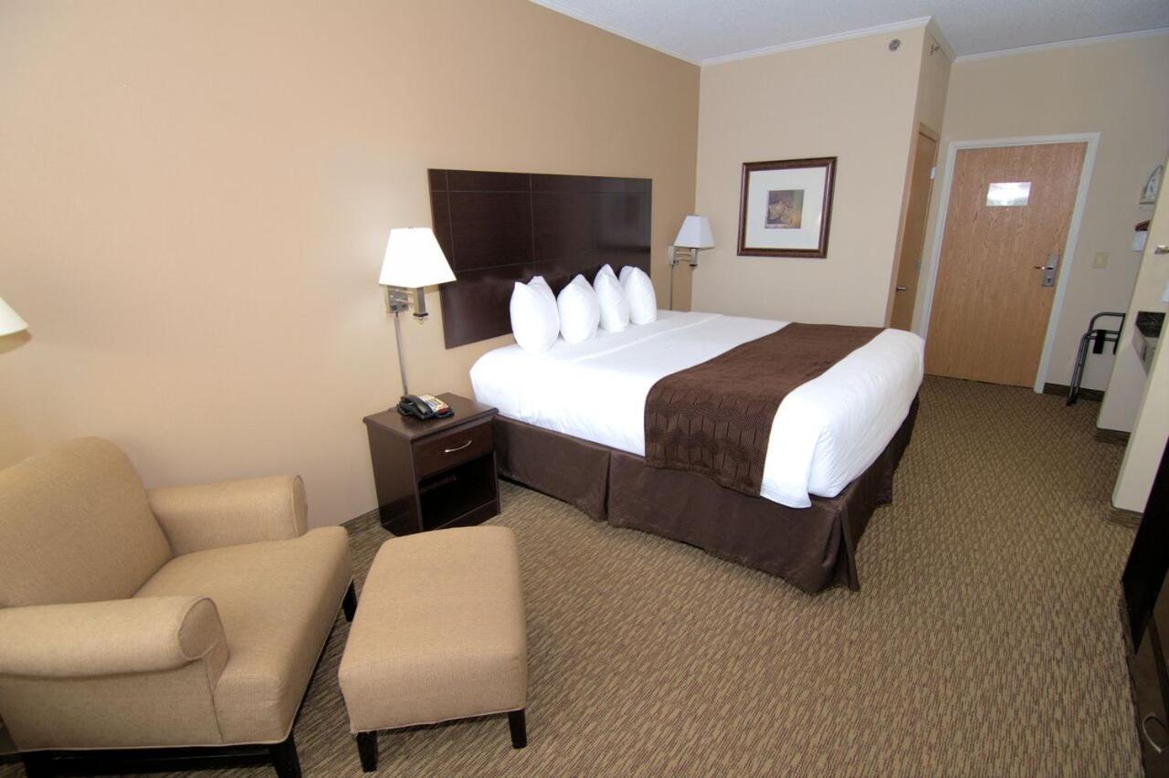 Rock Island Inn & Suites photo 2