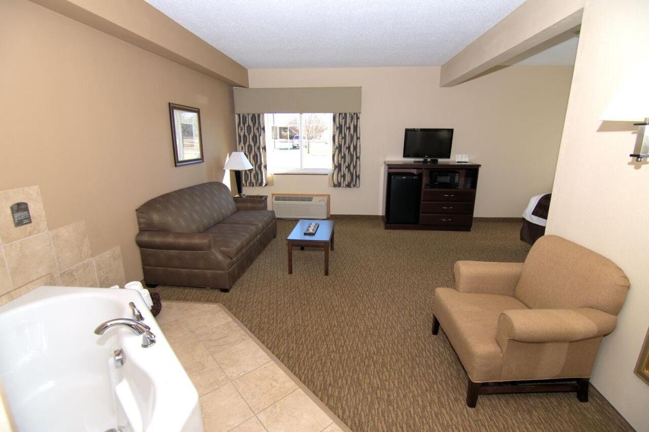 Rock Island Inn & Suites photo 18